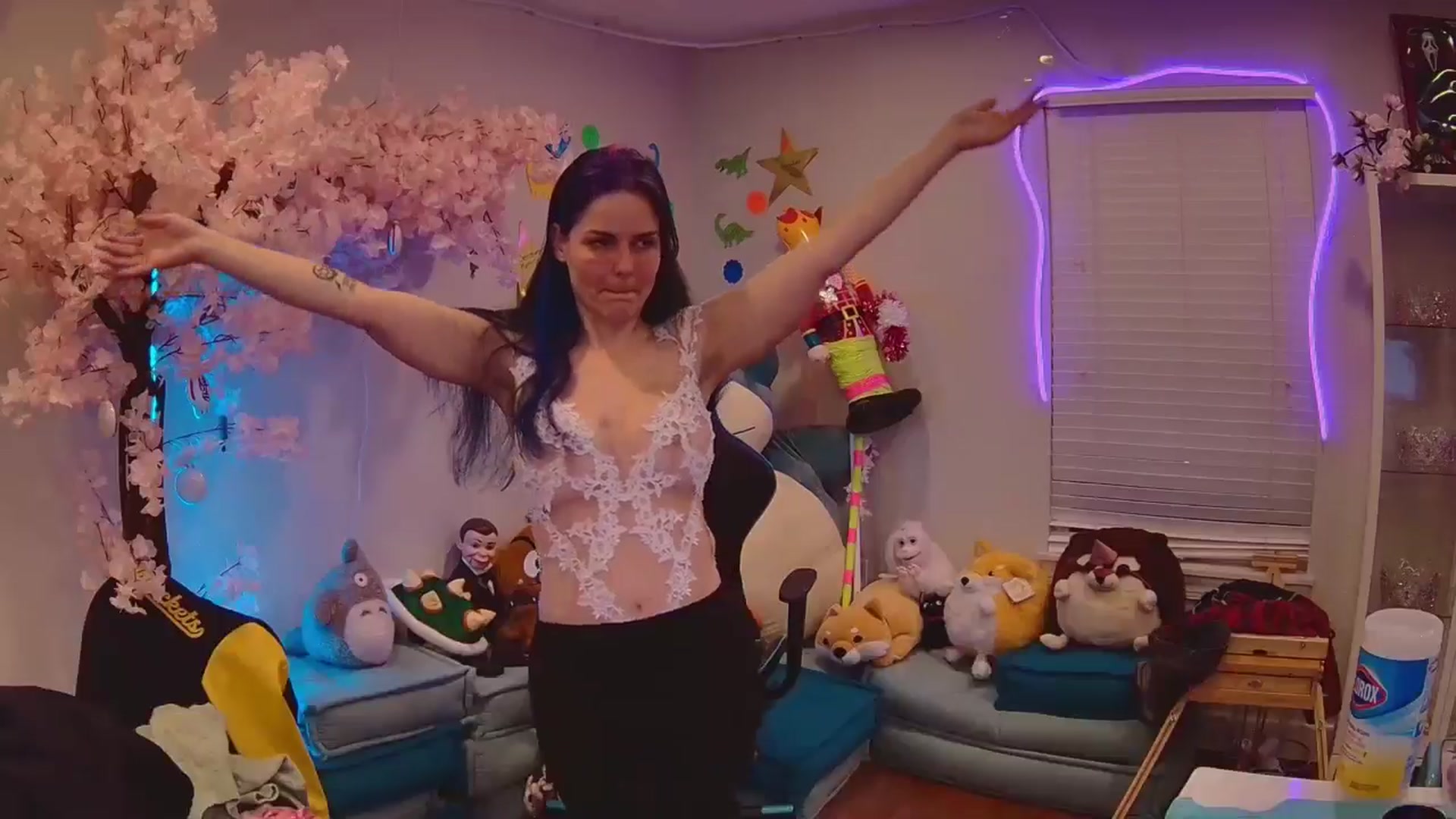 Gallery image thumbnail from DahliaIsDopey's myfreecams stream on, 05/29/2025, 02:27 image 3 of 20