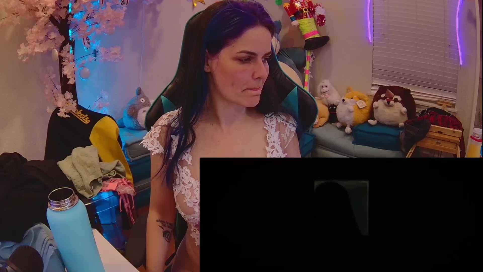 Gallery image thumbnail from DahliaIsDopey's myfreecams stream on, 05/29/2025, 04:13 image 9 of 20