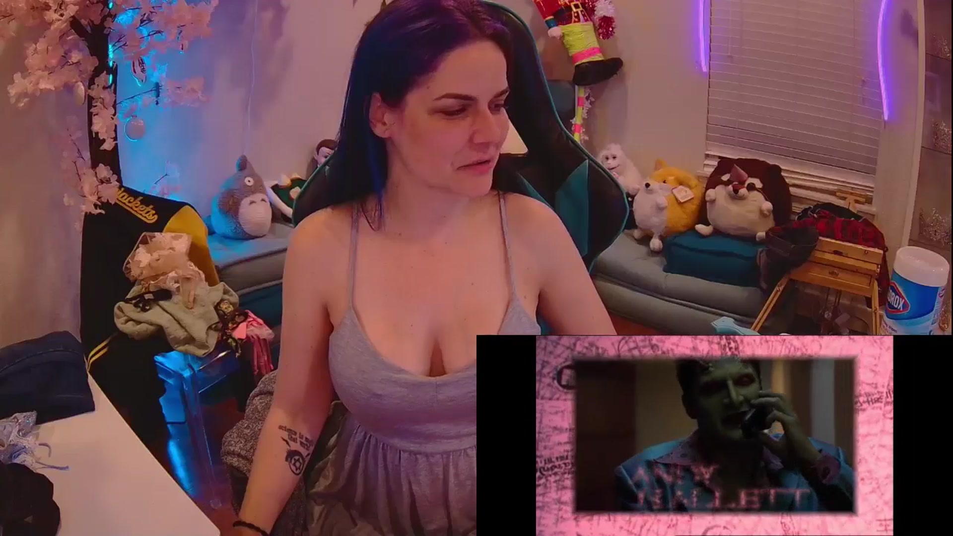Gallery image thumbnail from DahliaIsDopey's myfreecams stream on, 06/05/2025, 02:05 image 13 of 20