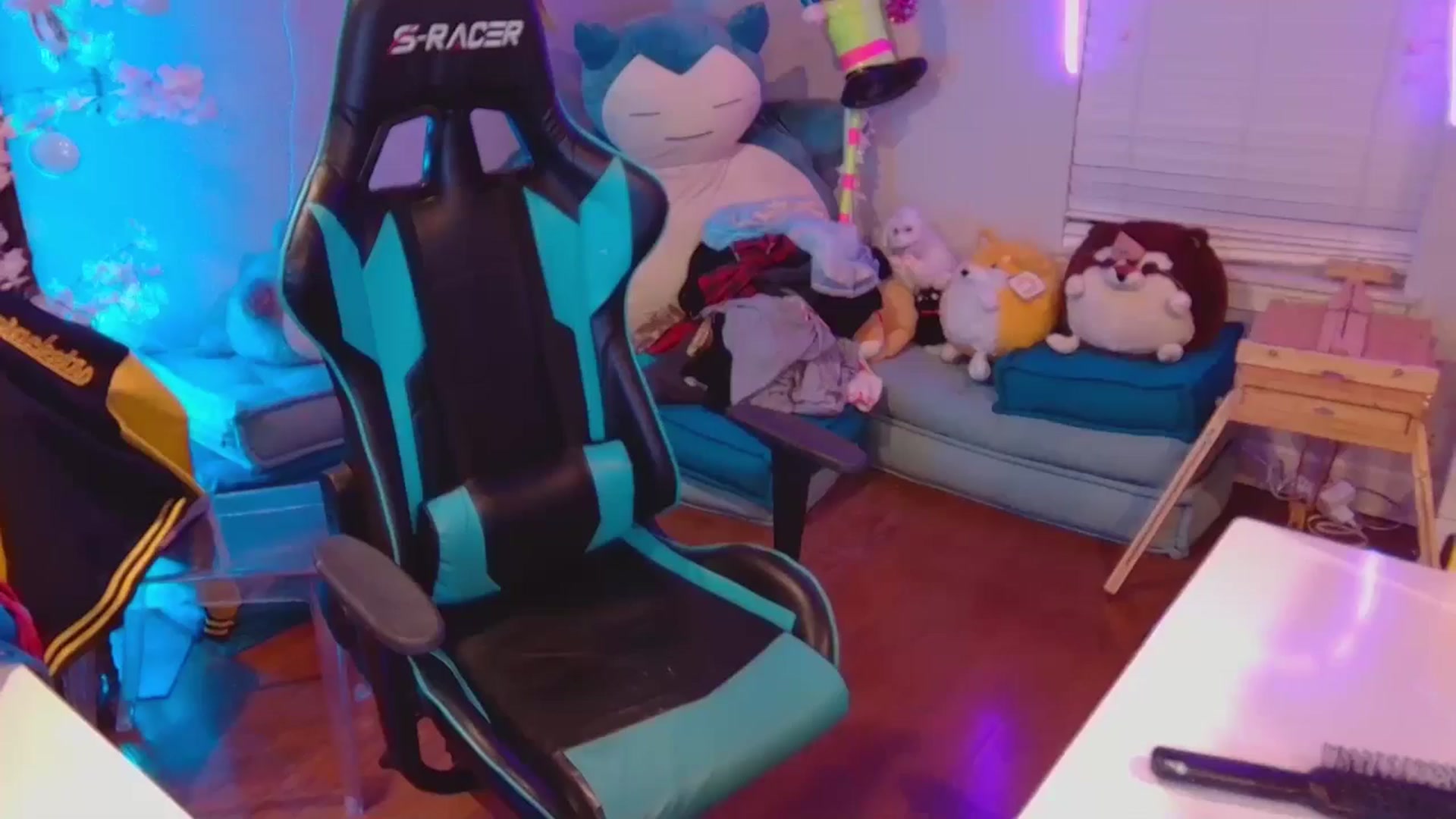 Gallery image thumbnail from DahliaIsDopey's myfreecams stream on, 06/19/2025, 02:24 image 1 of 20