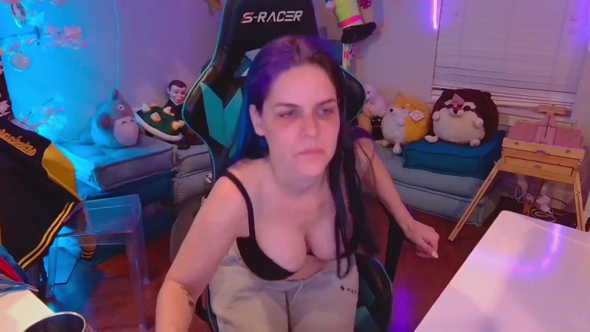 Gallery image thumbnail from DahliaIsDopey's myfreecams stream on, 06/19/2025, 02:24 image 6 of 20