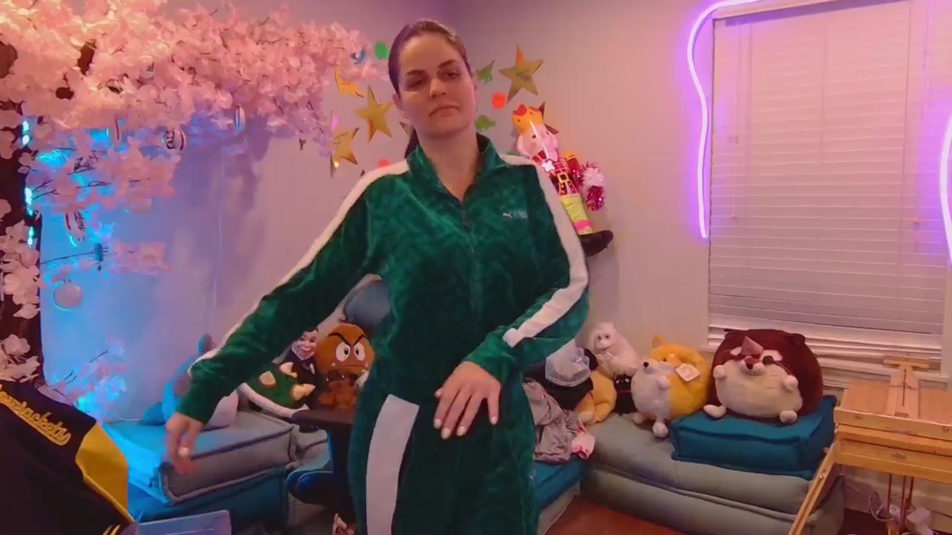 Gallery image thumbnail from DahliaIsDopey's myfreecams stream on, 06/21/2025, 04:51 image 2 of 20