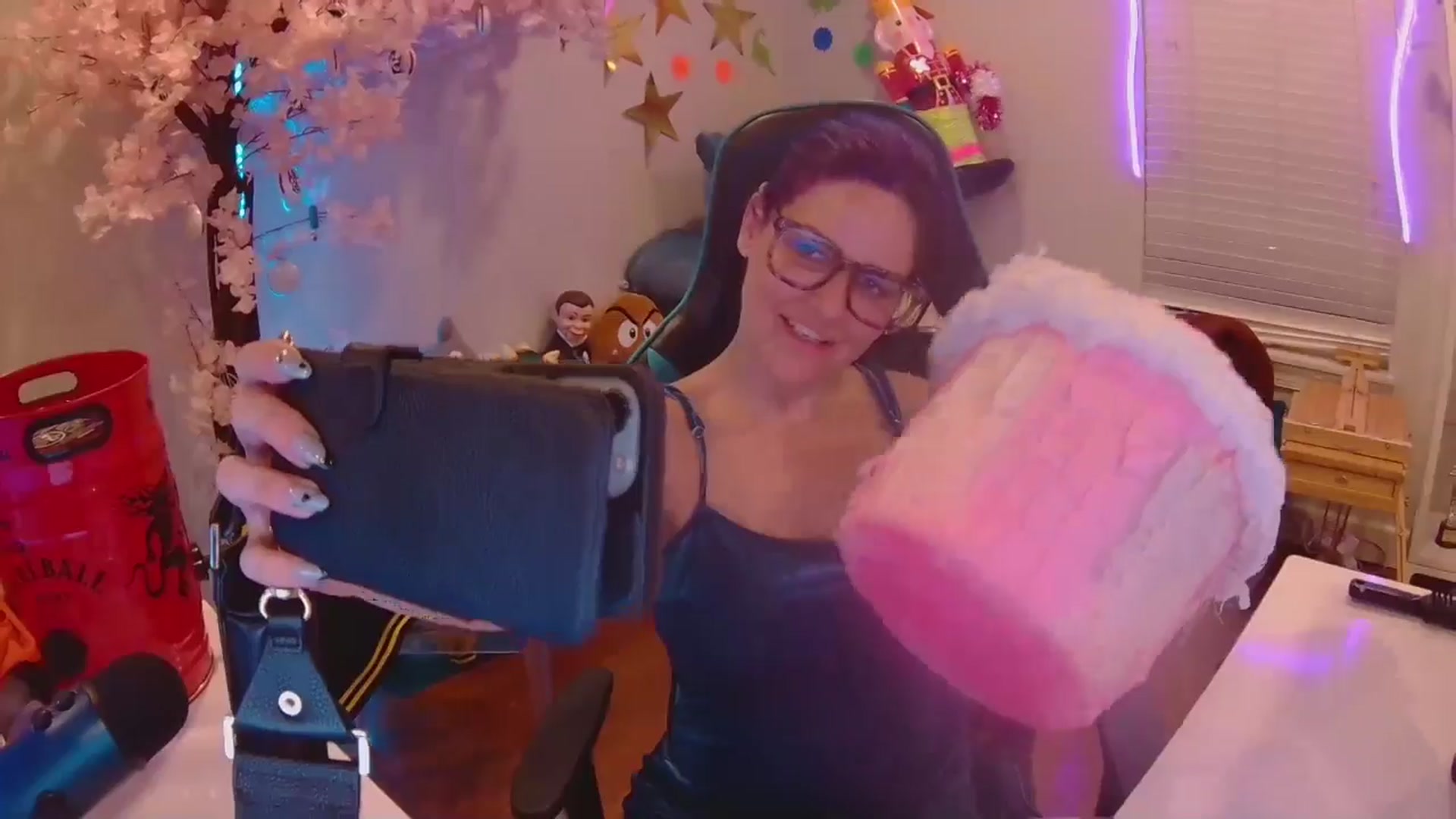 Gallery image thumbnail from DahliaIsDopey's myfreecams stream on, 08/01/2025, 02:15 image 7 of 20