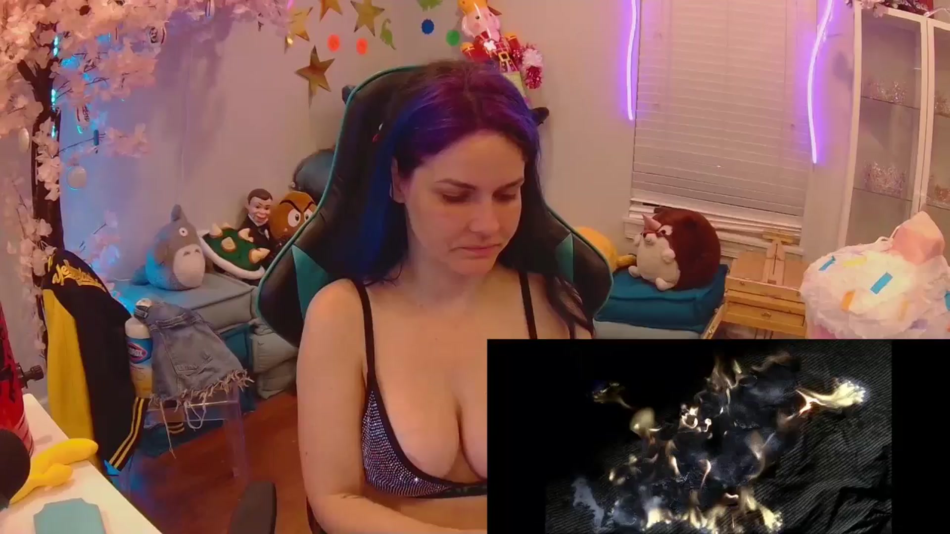 Gallery image thumbnail from DahliaIsDopey's myfreecams stream on, 08/07/2025, 03:56 image 1 of 20