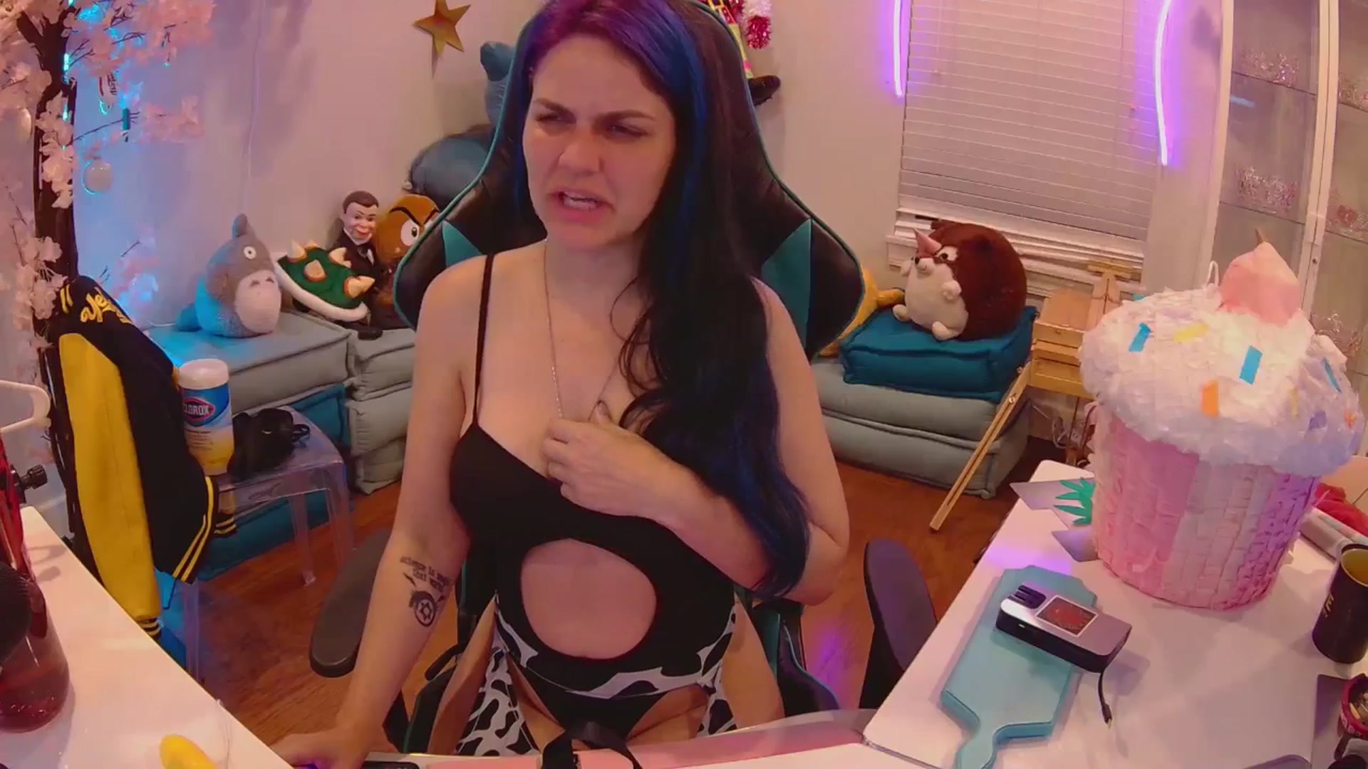 Gallery image thumbnail from DahliaIsDopey's myfreecams stream on, 08/12/2025, 04:02 image 20 of 20