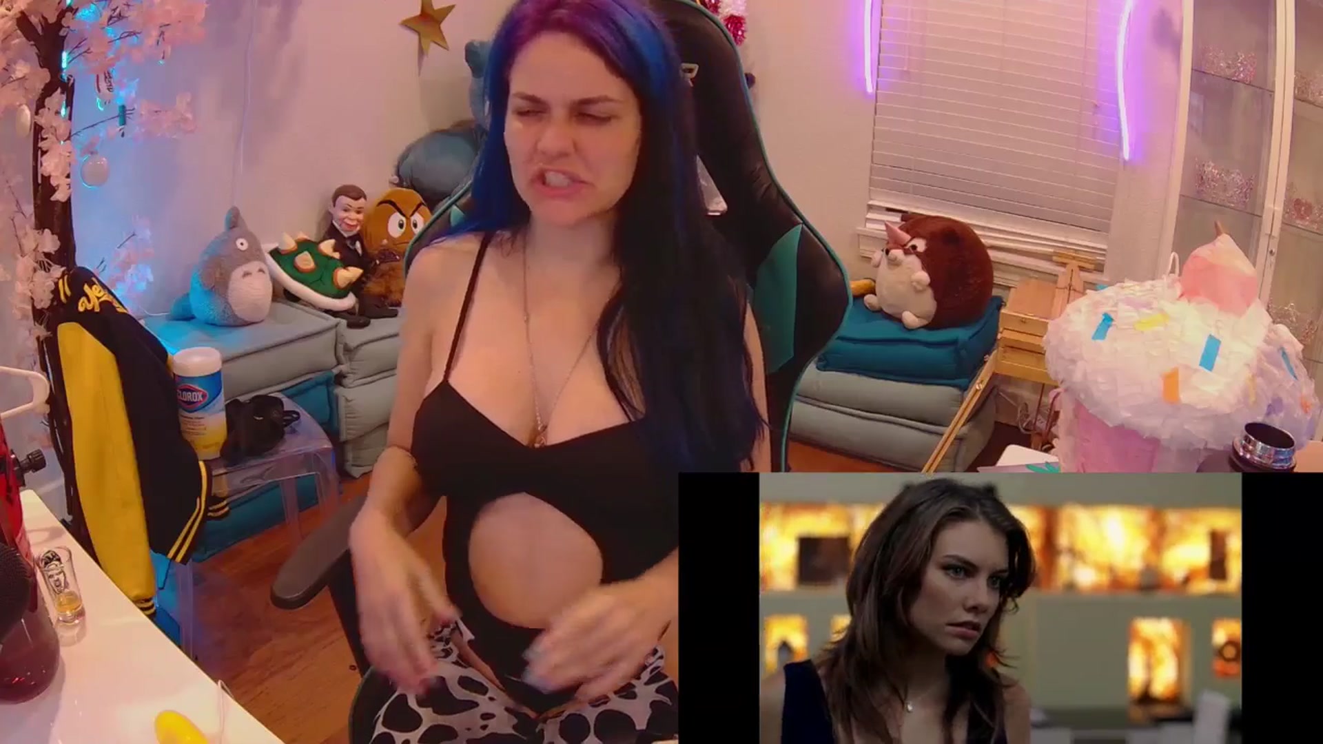Gallery image thumbnail from DahliaIsDopey's myfreecams stream on, 08/12/2025, 04:02 image 3 of 20