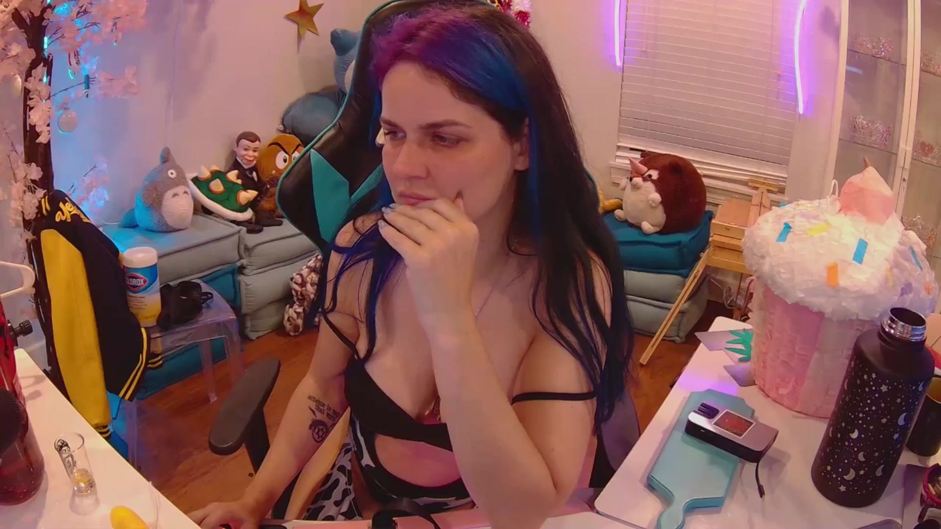 Gallery image thumbnail from DahliaIsDopey's myfreecams stream on, 08/12/2025, 04:02 image 16 of 20