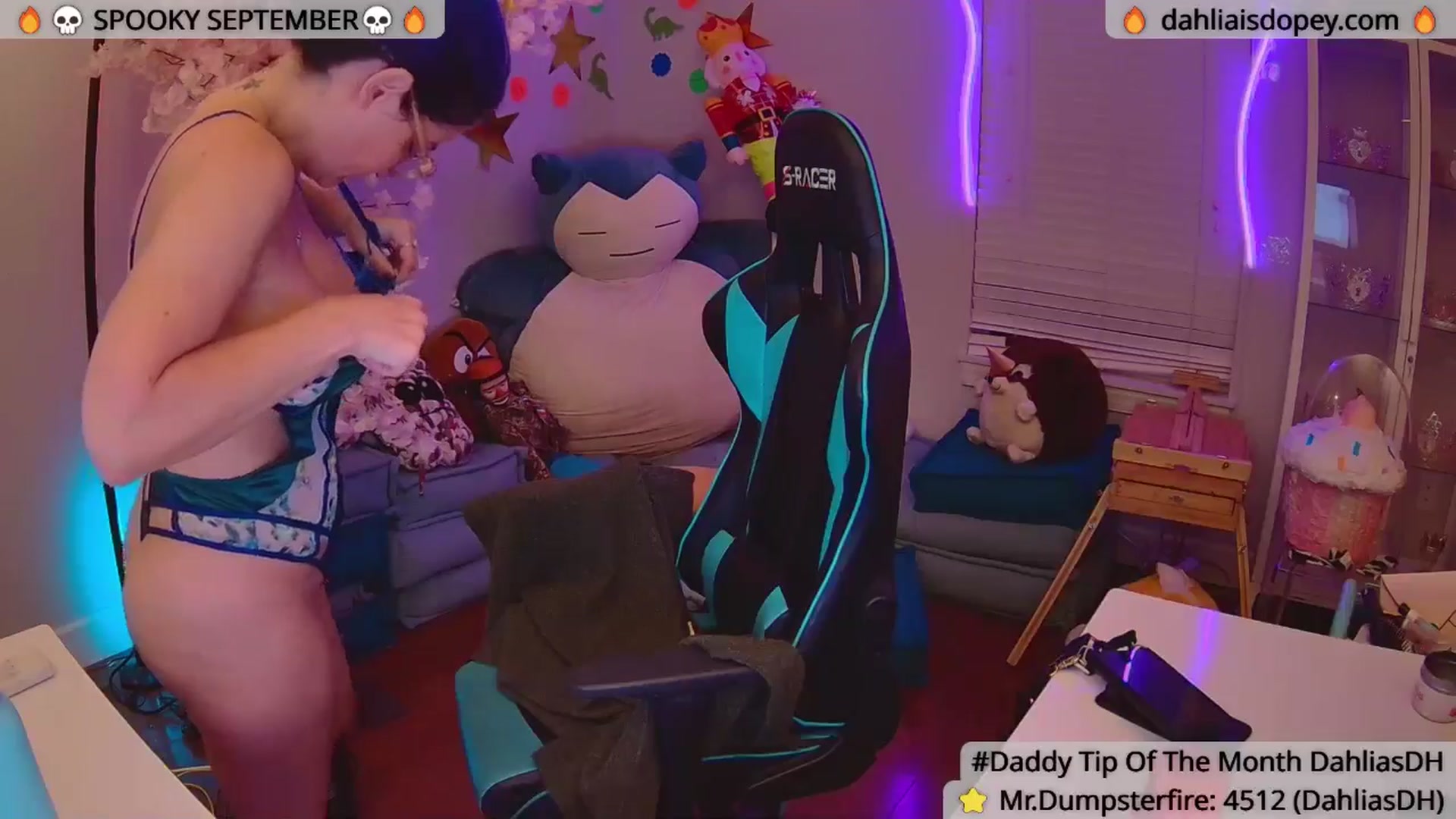 Gallery image thumbnail from DahliaIsDopey's myfreecams stream on, 10/22/2025, 01:54 image 4 of 20