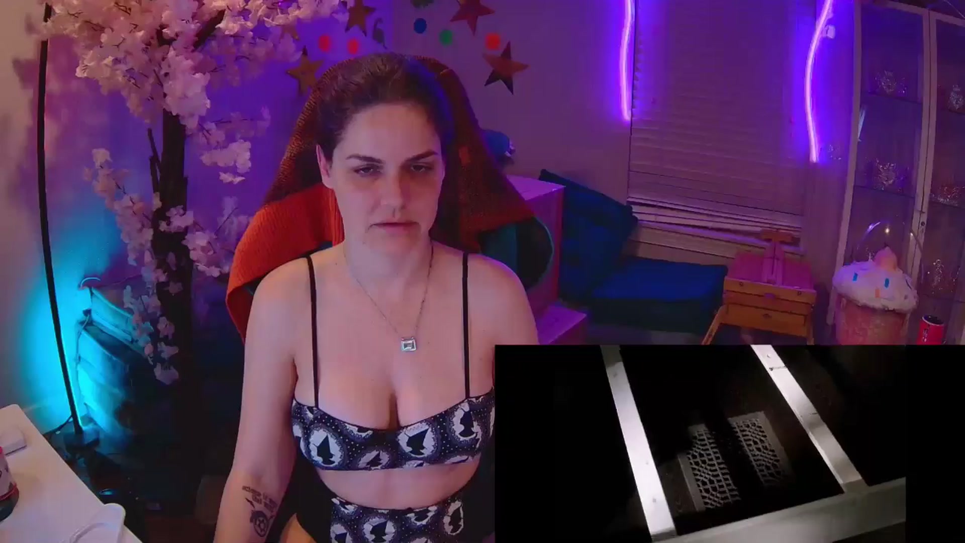 Gallery image thumbnail from DahliaIsDopey's myfreecams stream on, 11/01/2025, 03:58 image 9 of 20