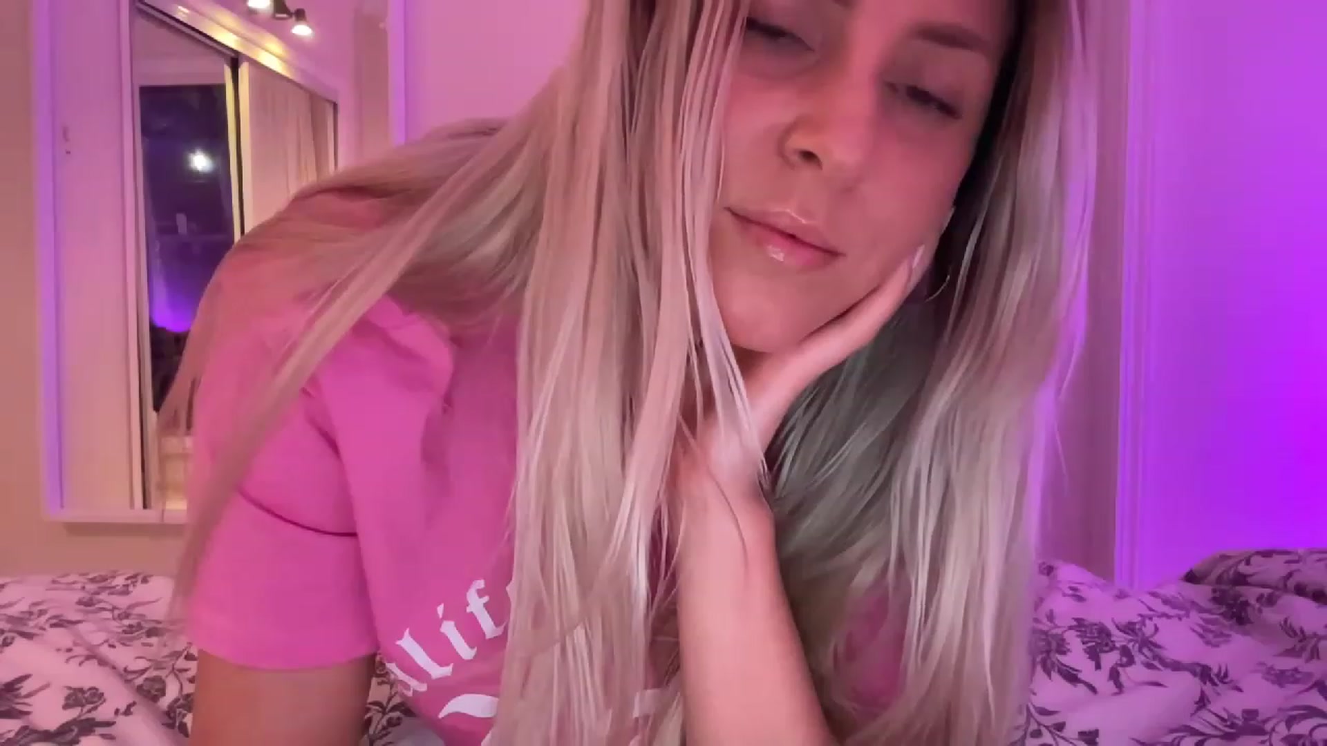 Gallery image thumbnail from DailyTease's myfreecams stream on, 03/30/2023, 04:15 image 4 of 20