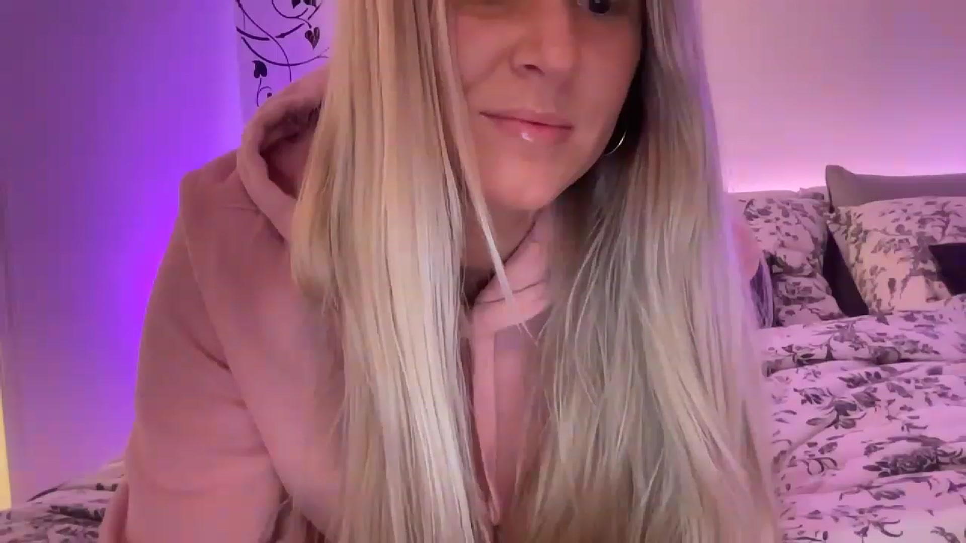 Gallery image thumbnail from DailyTease's myfreecams stream on, 04/10/2023, 03:43 image 20 of 20