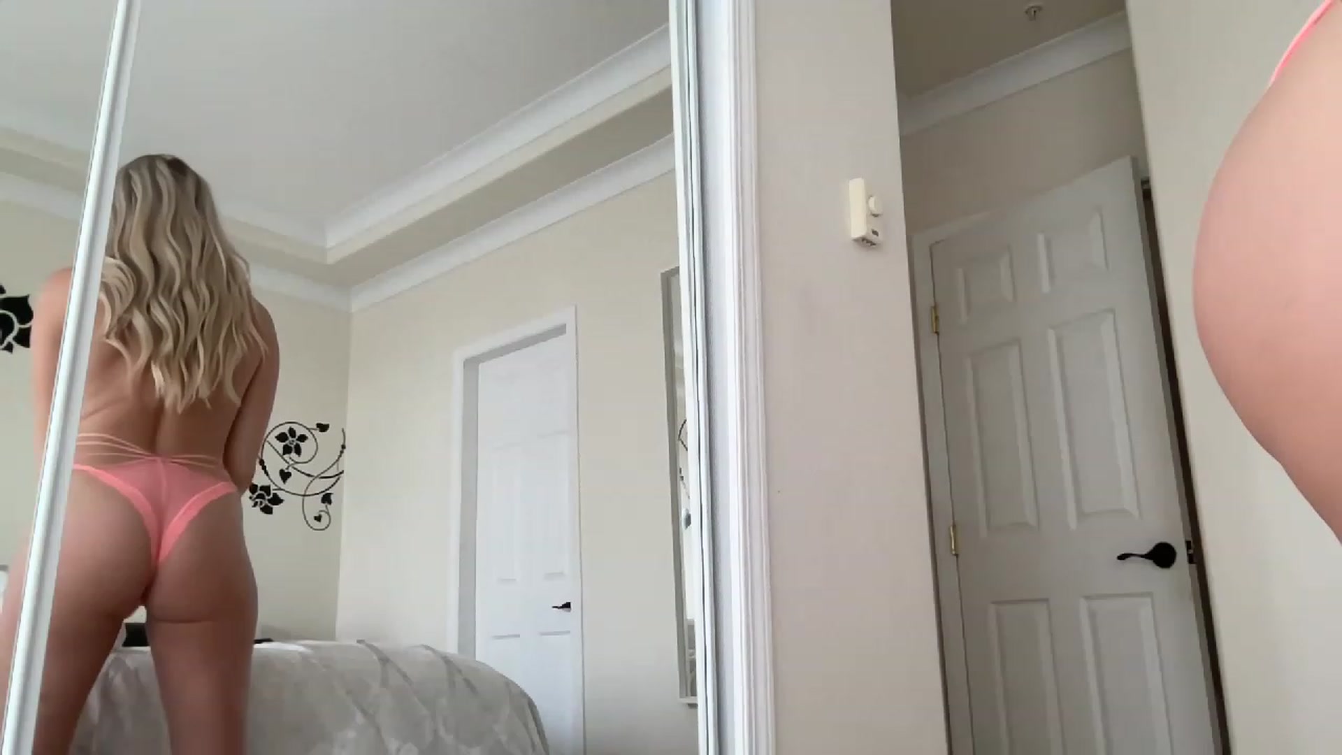 Gallery image thumbnail from DailyTease's myfreecams stream on, 05/08/2023, 24:39 image 12 of 20