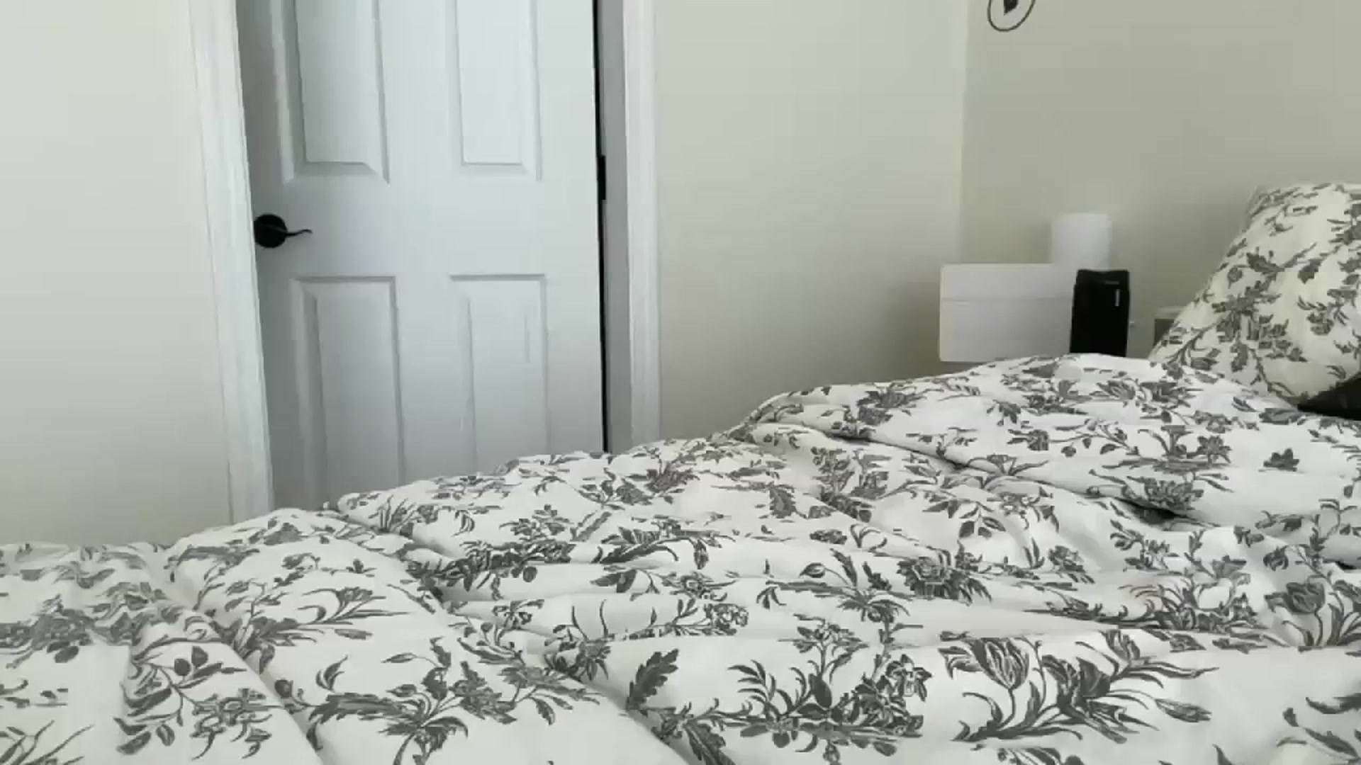Gallery image thumbnail from DailyTease's myfreecams stream on, 08/18/2023, 19:32 image 18 of 20