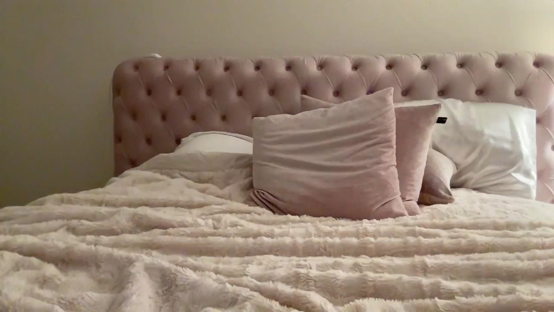 Gallery image thumbnail from DailyTease's myfreecams stream on, 11/03/2023, 03:23 image 1 of 20