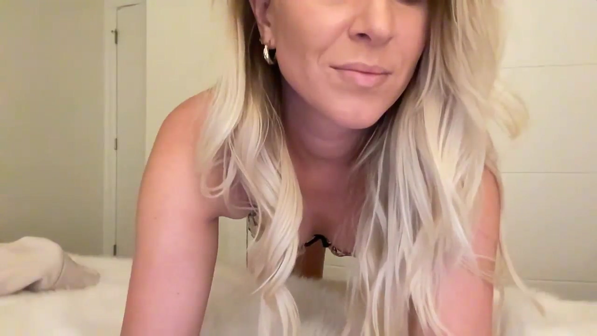 Gallery image thumbnail from DailyTease's myfreecams stream on, 12/11/2023, 02:31 image 3 of 20