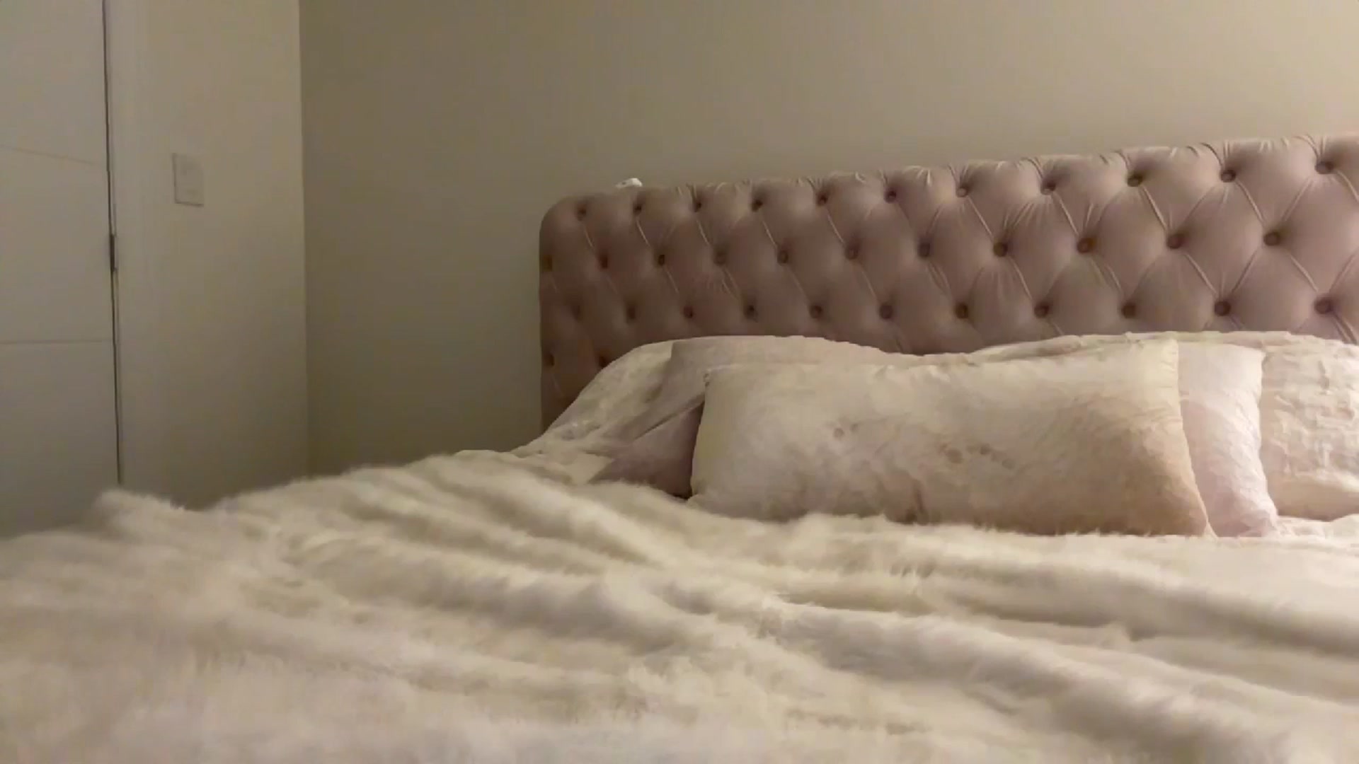 Gallery image thumbnail from DailyTease's myfreecams stream on, 12/16/2023, 24:58 image 3 of 20