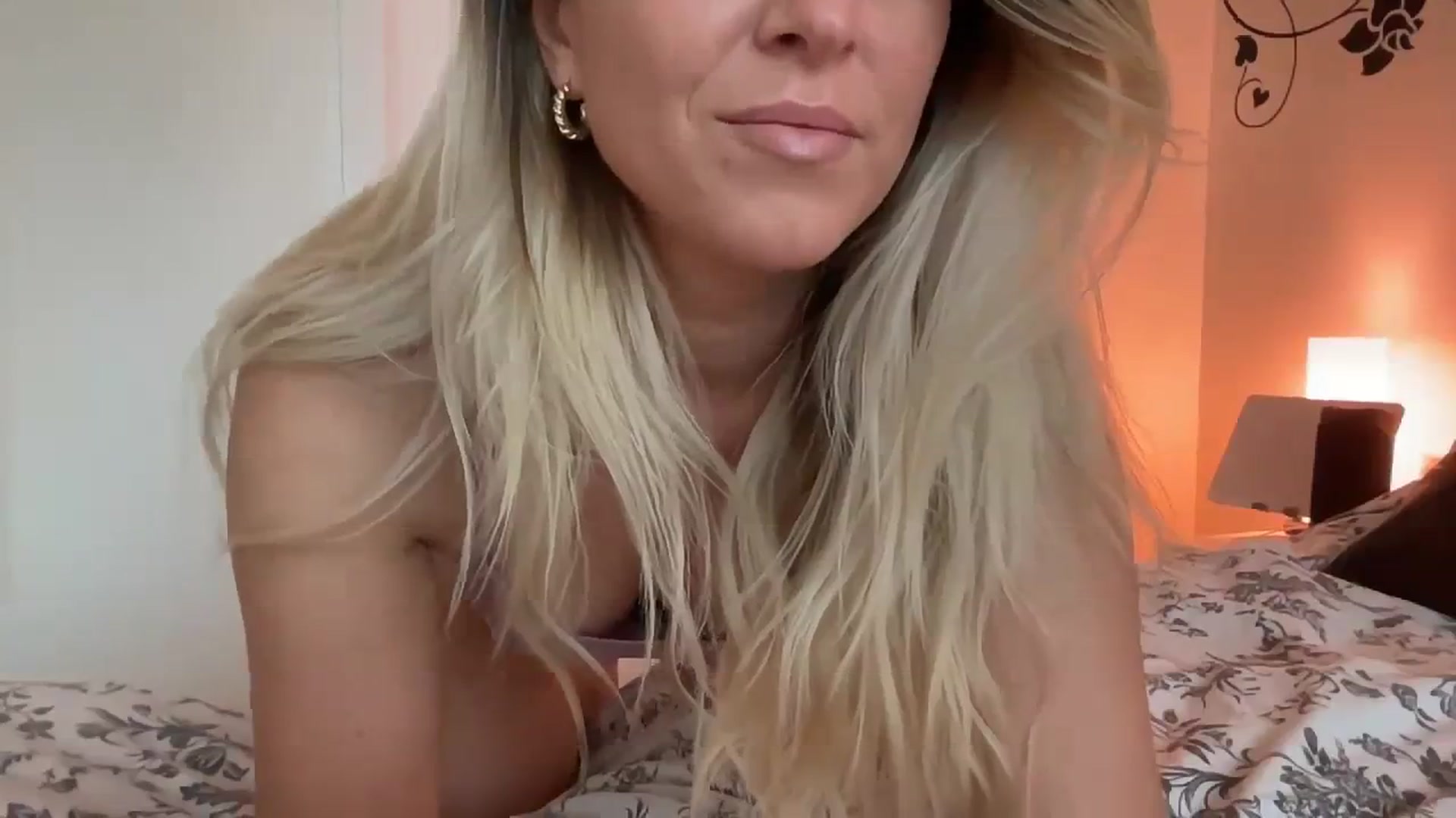 Gallery image thumbnail from DailyTease's myfreecams stream on, 01/02/2024, 22:48 image 4 of 20