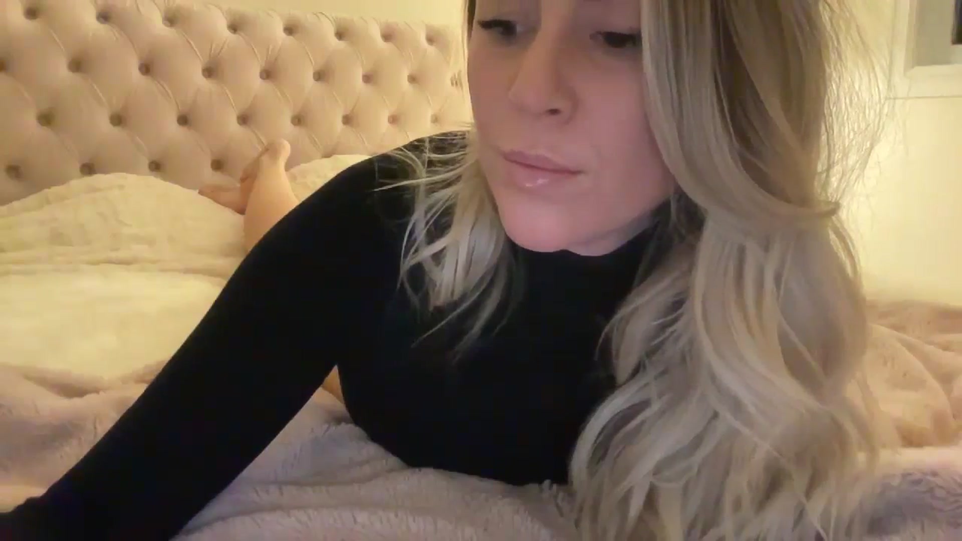 Gallery image thumbnail from DailyTease's myfreecams stream on, 02/14/2024, 01:39 image 8 of 20