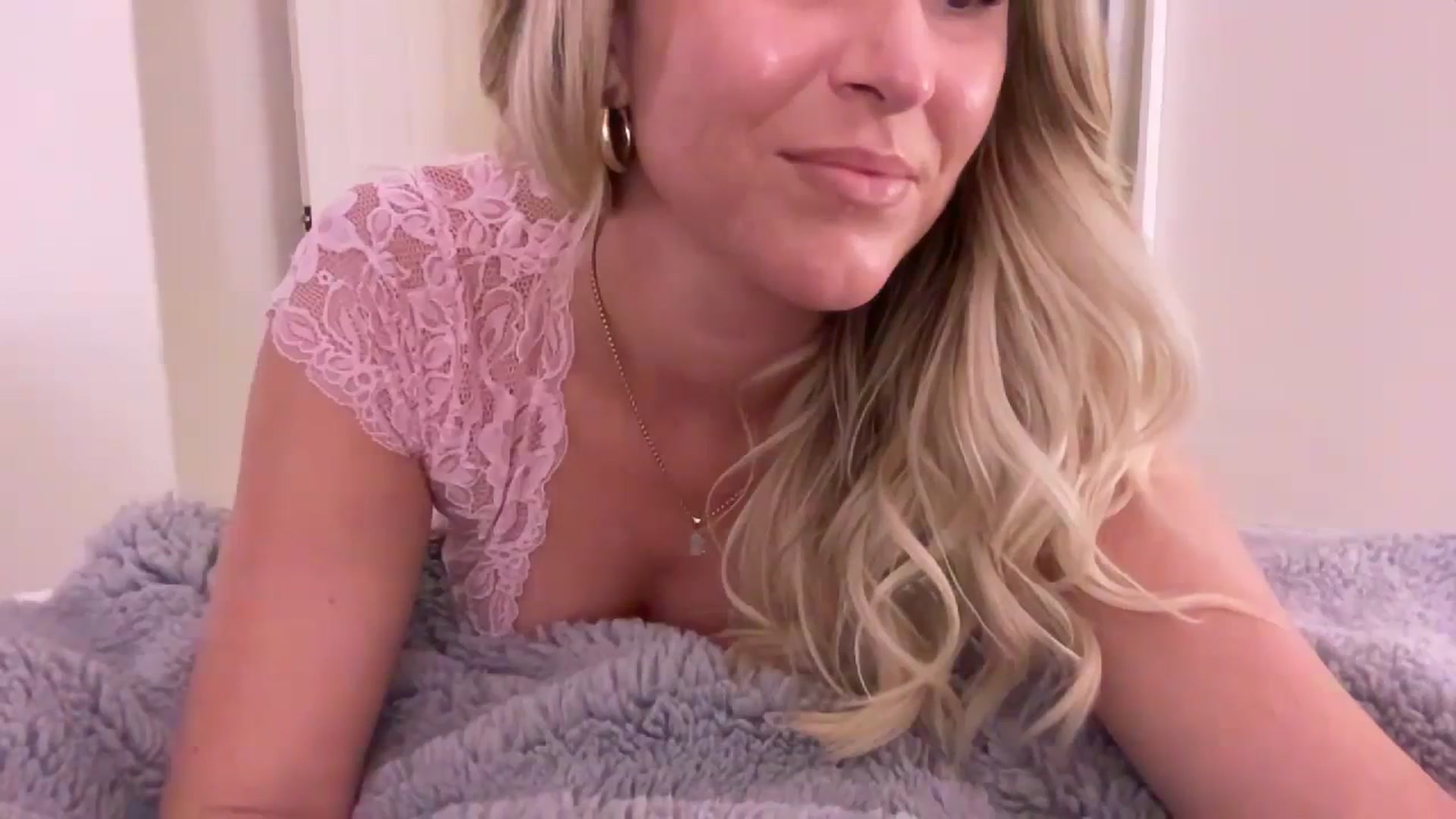 Gallery image thumbnail from DailyTease's myfreecams stream on, 04/03/2024, 04:01 image 19 of 20
