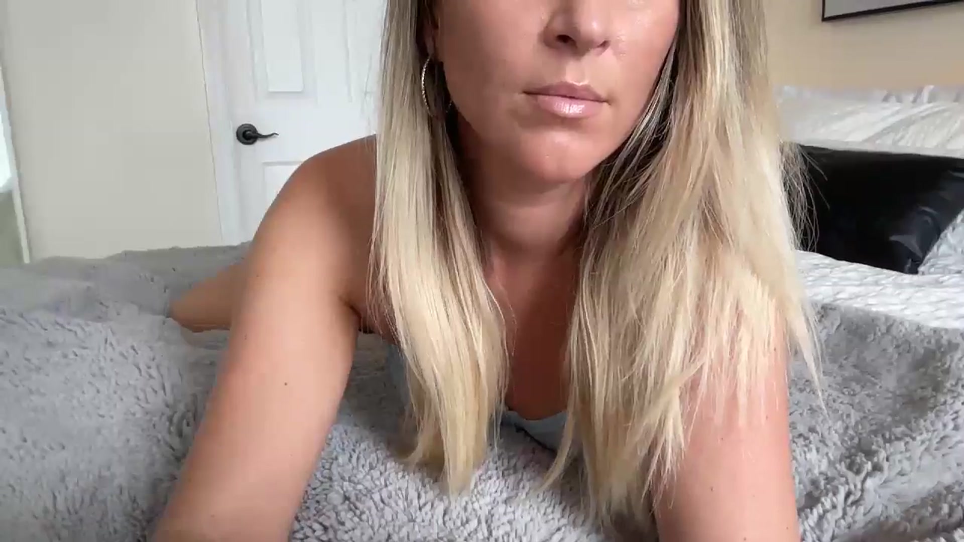 Gallery image thumbnail from DailyTease's myfreecams stream on, 05/06/2024, 18:46 image 13 of 20