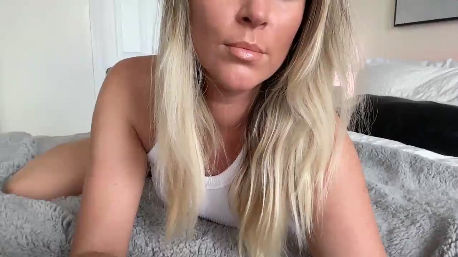 Gallery image thumbnail from DailyTease's myfreecams stream on, 05/06/2024, 23:53 image 3 of 20