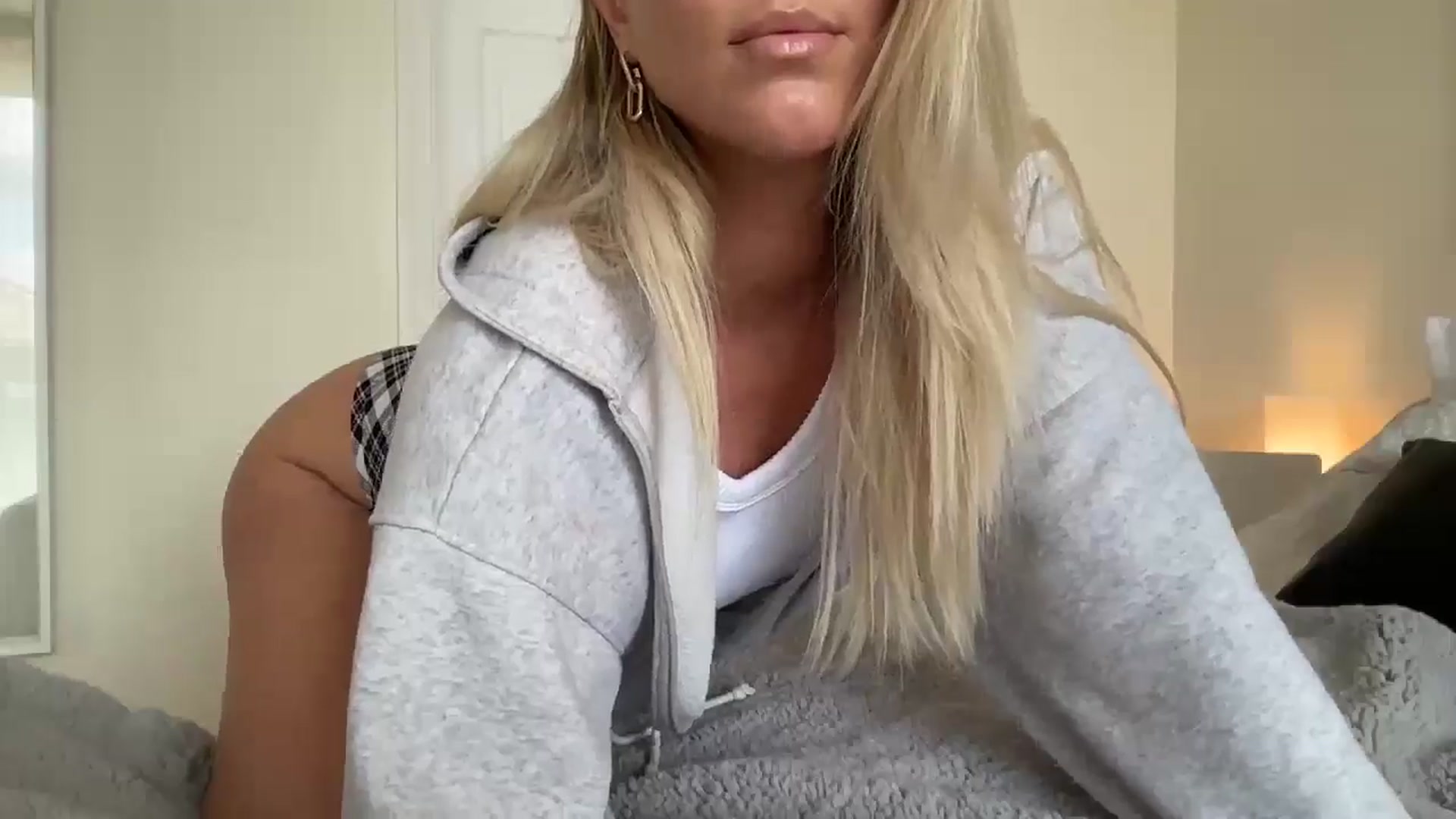Gallery image thumbnail from DailyTease's myfreecams stream on, 05/07/2024, 19:18 image 6 of 20