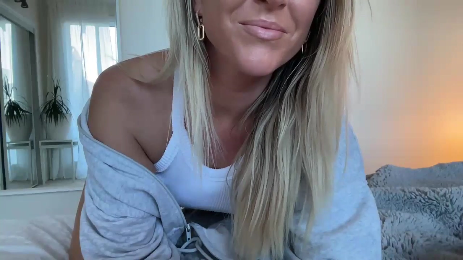 Gallery image thumbnail from DailyTease's myfreecams stream on, 05/08/2024, 02:29 image 6 of 20