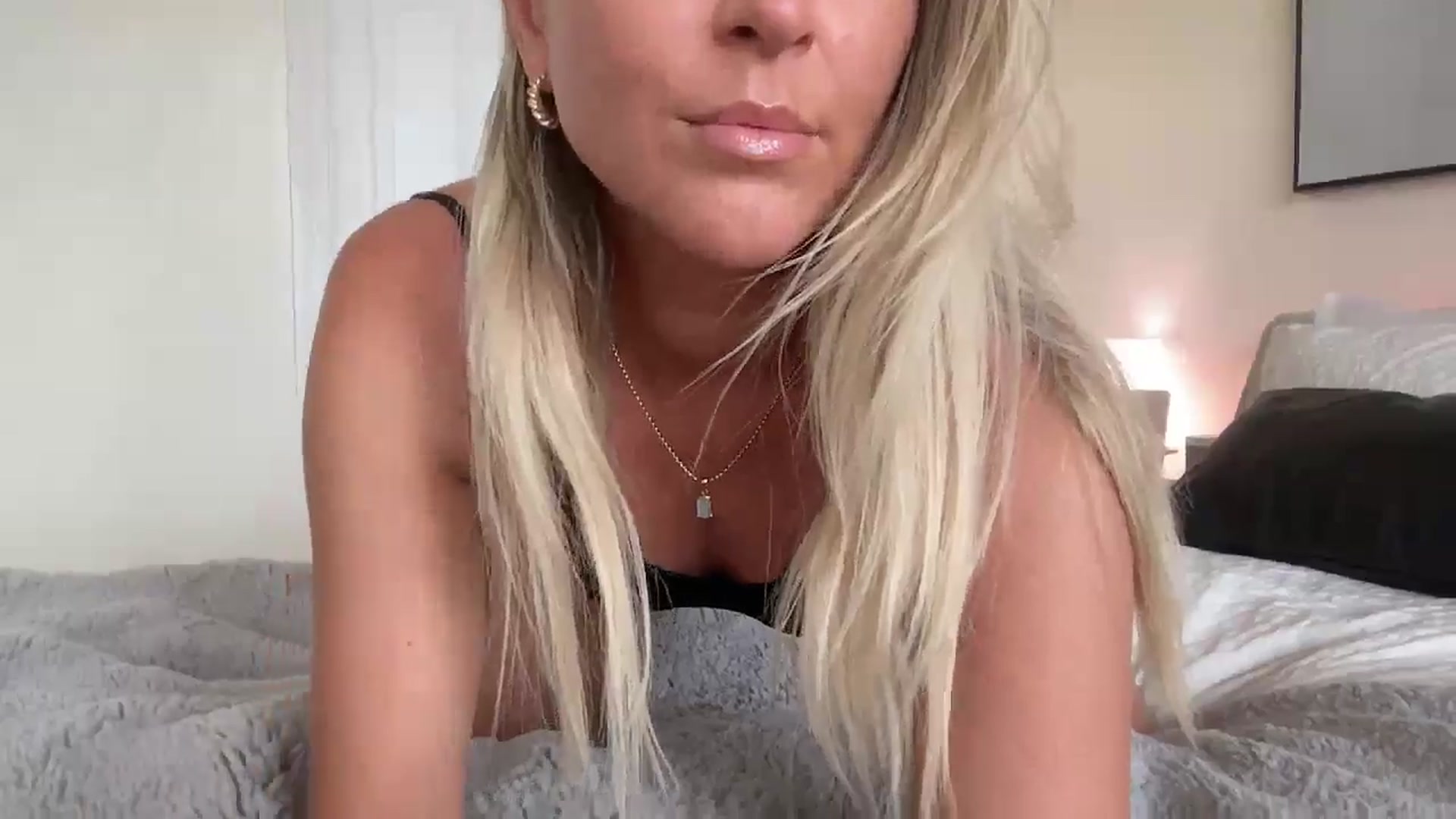 Gallery image thumbnail from DailyTease's myfreecams stream on, 05/13/2024, 24:49 image 14 of 20