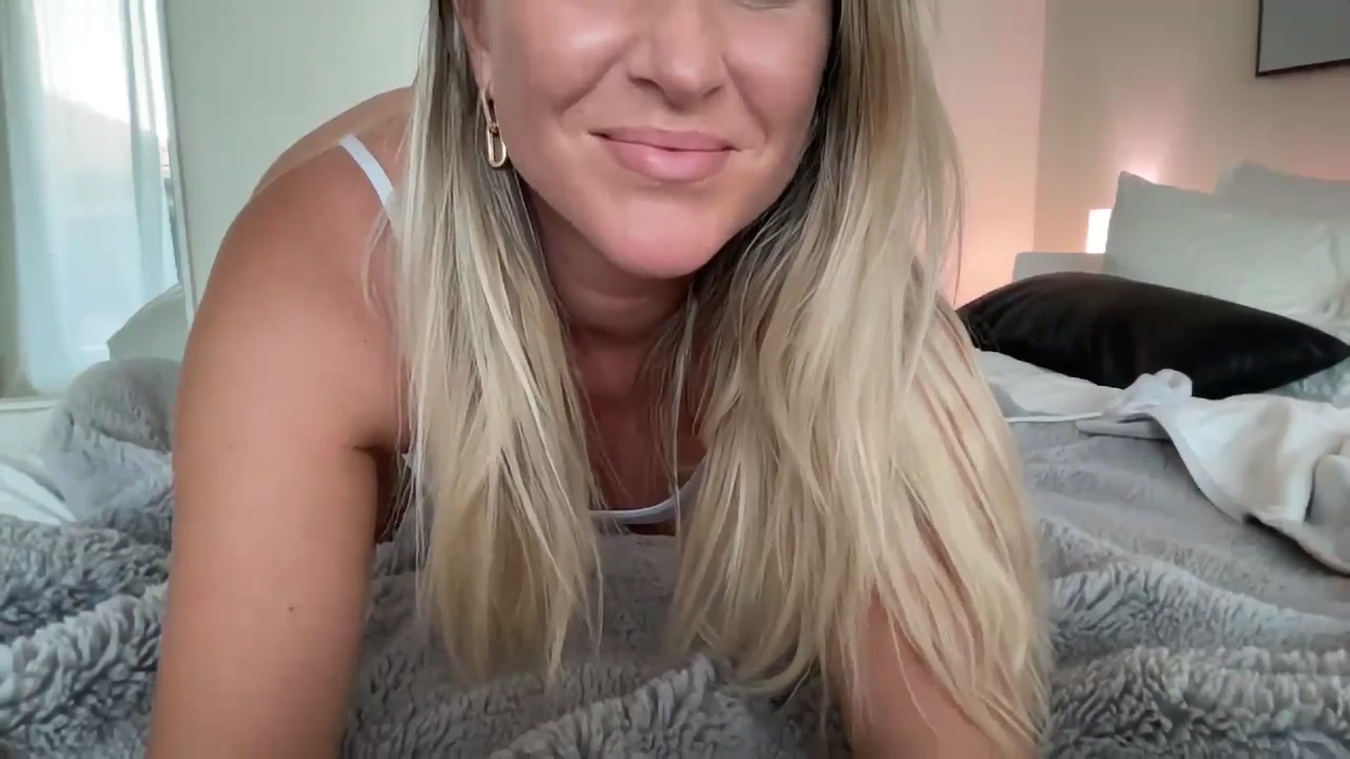 Gallery image thumbnail from DailyTease's myfreecams stream on, 05/15/2024, 03:05 image 3 of 20