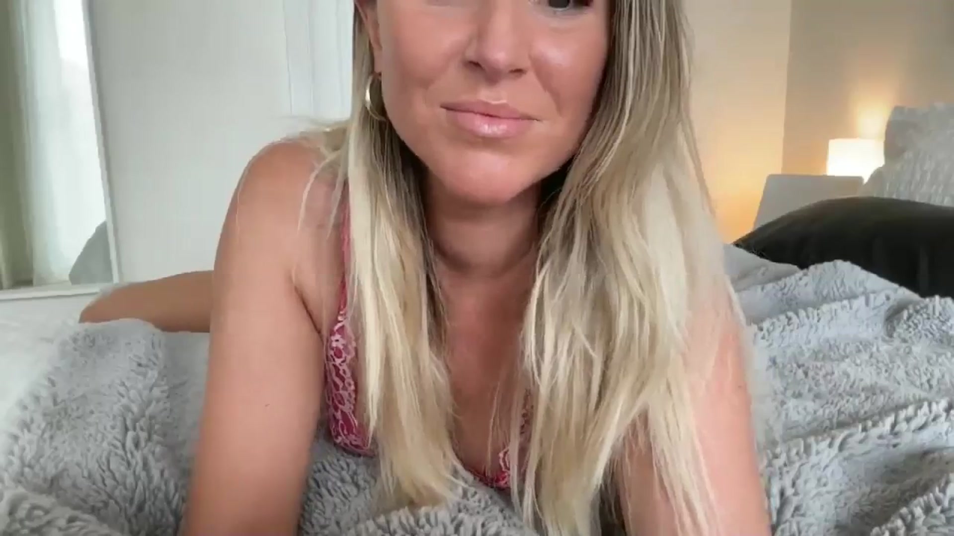 Gallery image thumbnail from DailyTease's myfreecams stream on, 05/21/2024, 20:00 image 18 of 20