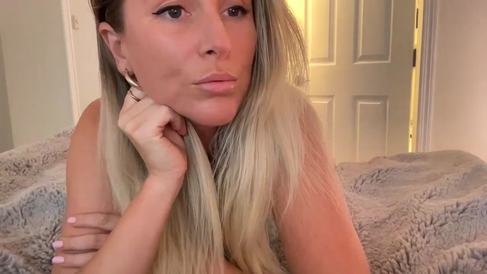 Gallery image thumbnail from DailyTease's myfreecams stream on, 05/22/2024, 03:36 image 2 of 20