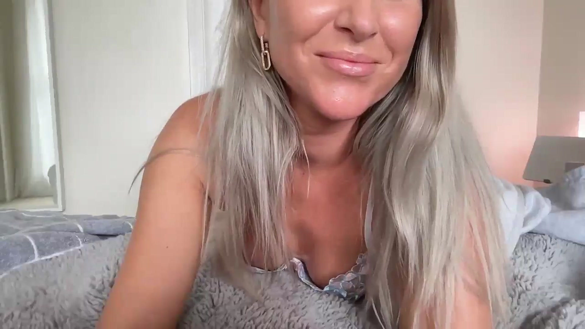 Gallery image thumbnail from DailyTease's myfreecams stream on, 05/27/2024, 19:23 image 18 of 20
