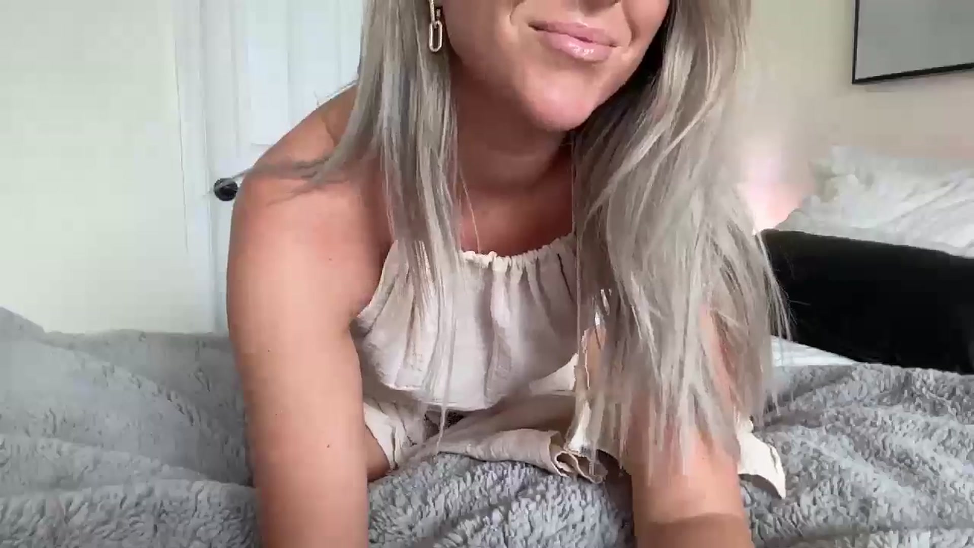 Gallery image thumbnail from DailyTease's myfreecams stream on, 05/30/2024, 21:59 image 15 of 20