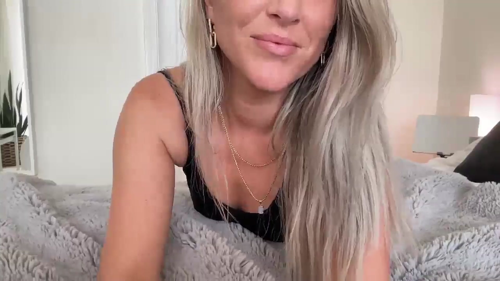 Gallery image thumbnail from DailyTease's myfreecams stream on, 05/31/2024, 19:20 image 20 of 20