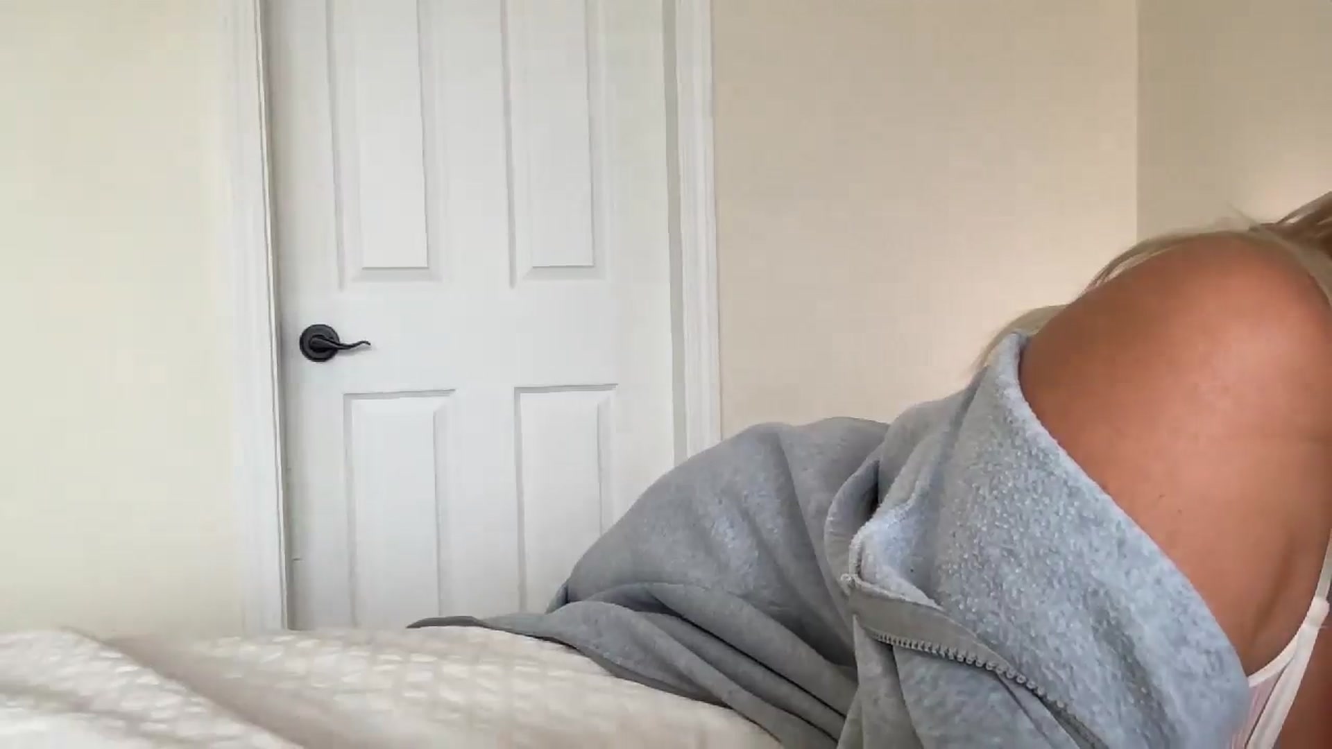 Gallery image thumbnail from DailyTease's myfreecams stream on, 06/15/2024, 20:59 image 20 of 20