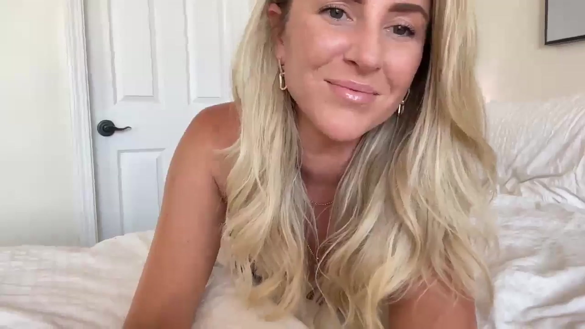 Gallery image thumbnail from DailyTease's myfreecams stream on, 07/19/2024, 22:02 image 6 of 20