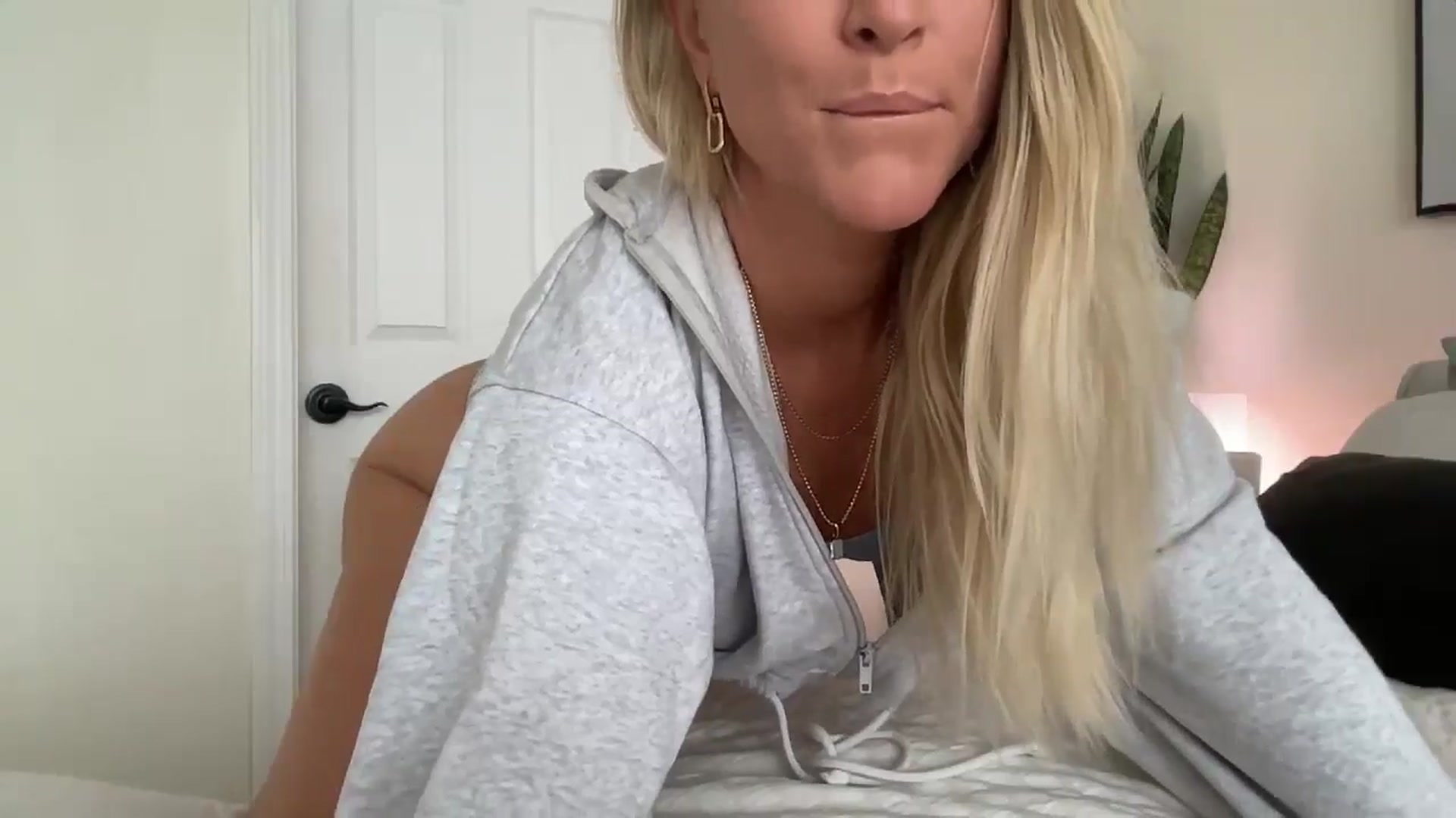 Gallery image thumbnail from DailyTease's myfreecams stream on, 07/29/2024, 19:24 image 18 of 20