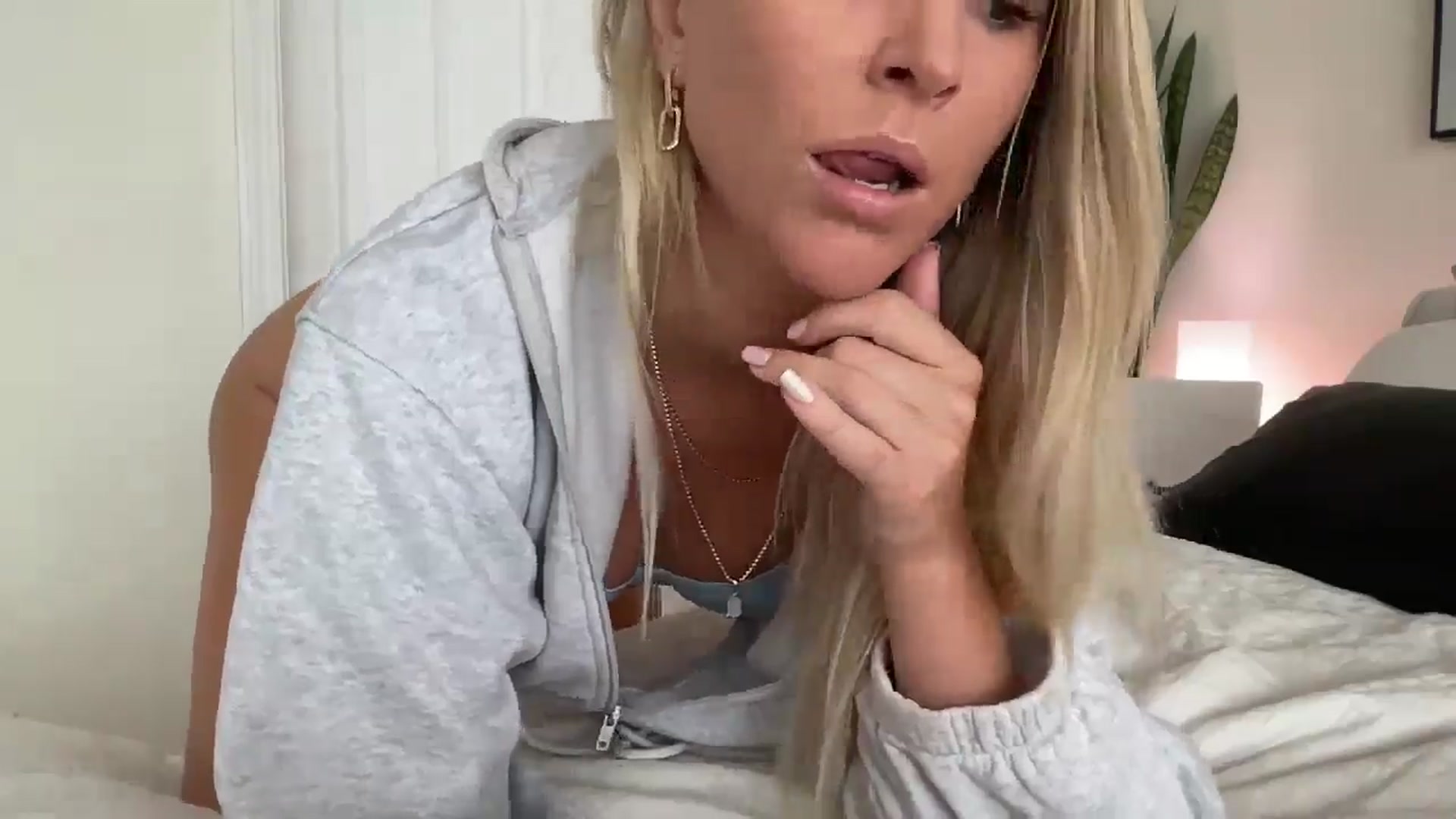 Gallery image thumbnail from DailyTease's myfreecams stream on, 07/29/2024, 19:24 image 20 of 20