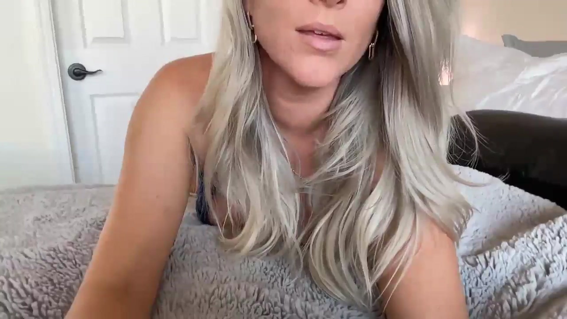 Gallery image thumbnail from DailyTease's myfreecams stream on, 08/15/2024, 23:21 image 18 of 20