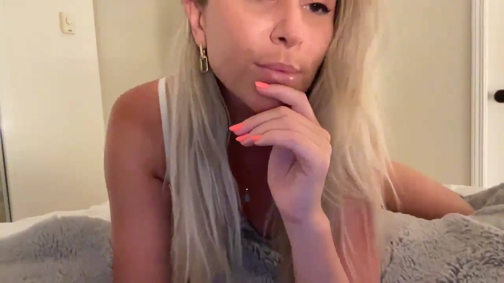 Gallery image thumbnail from DailyTease's myfreecams stream on, 08/30/2024, 04:50 image 5 of 20