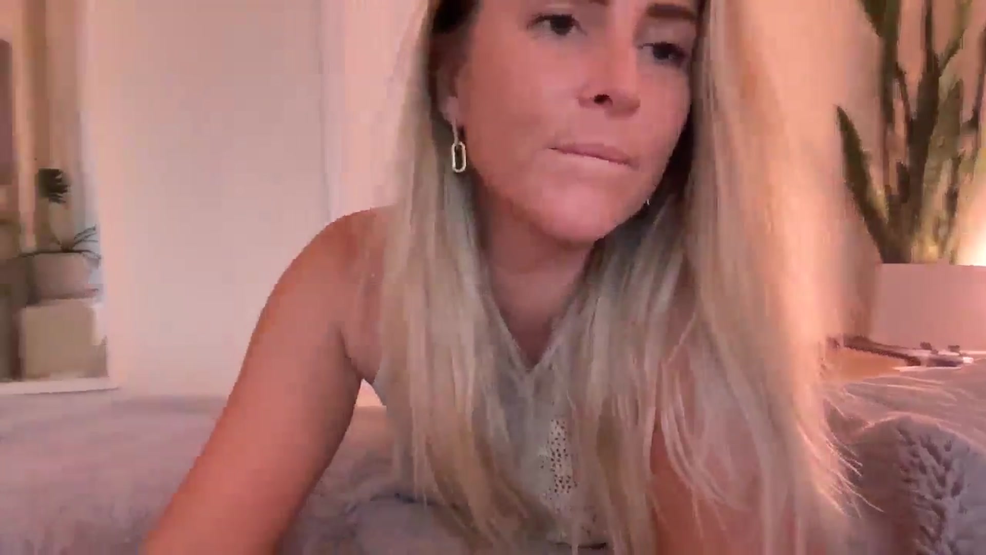 Gallery image thumbnail from DailyTease's myfreecams stream on, 09/04/2024, 02:57 image 18 of 20