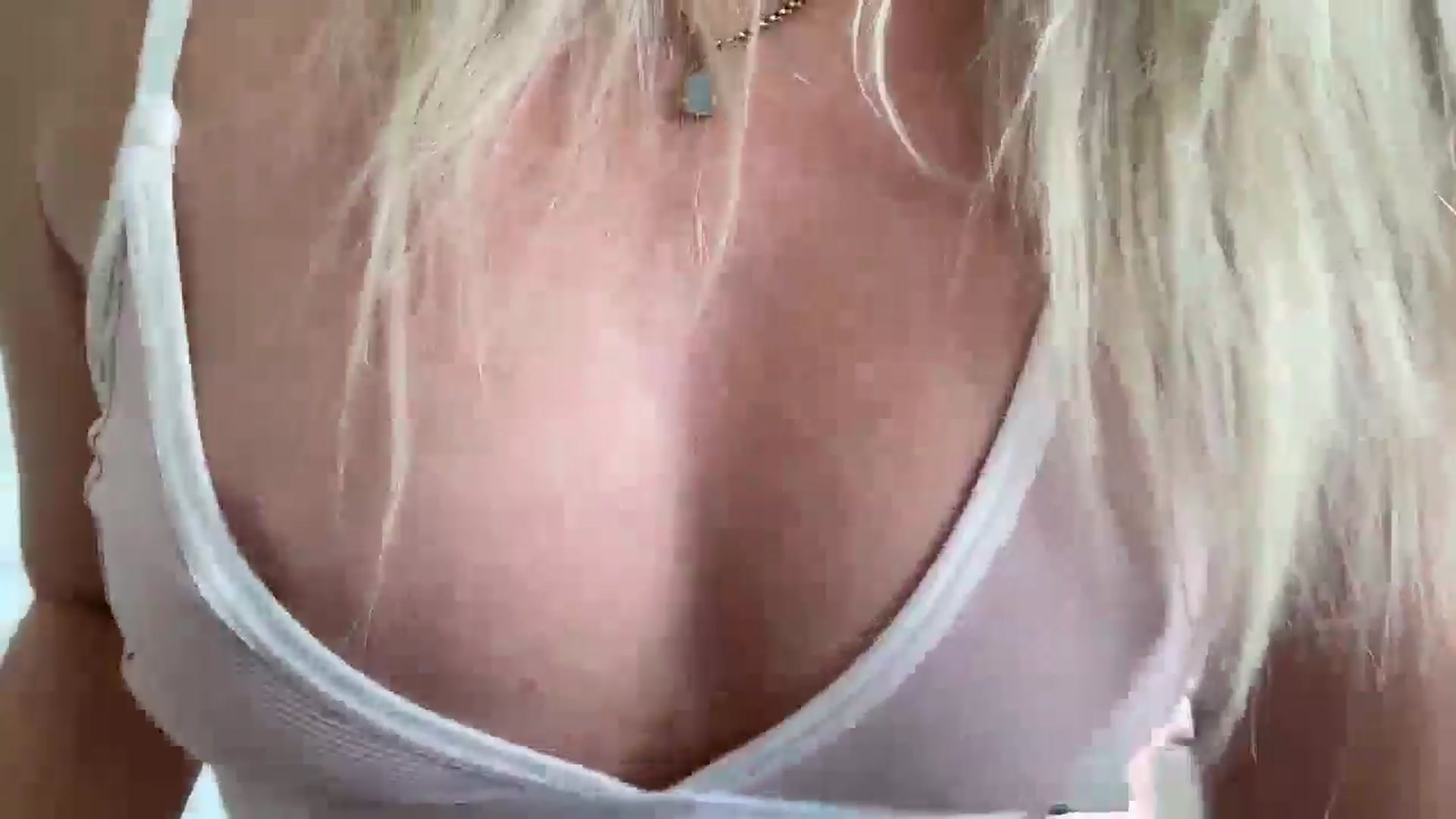 Gallery image thumbnail from DailyTease's myfreecams stream on, 09/18/2024, 22:02 image 11 of 20