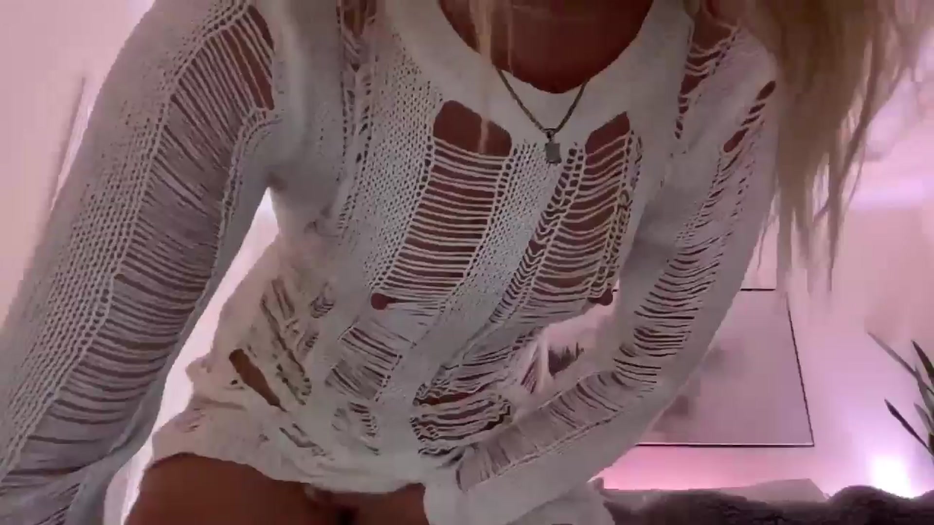 Gallery image thumbnail from DailyTease's myfreecams stream on, 10/15/2024, 04:02 image 18 of 20