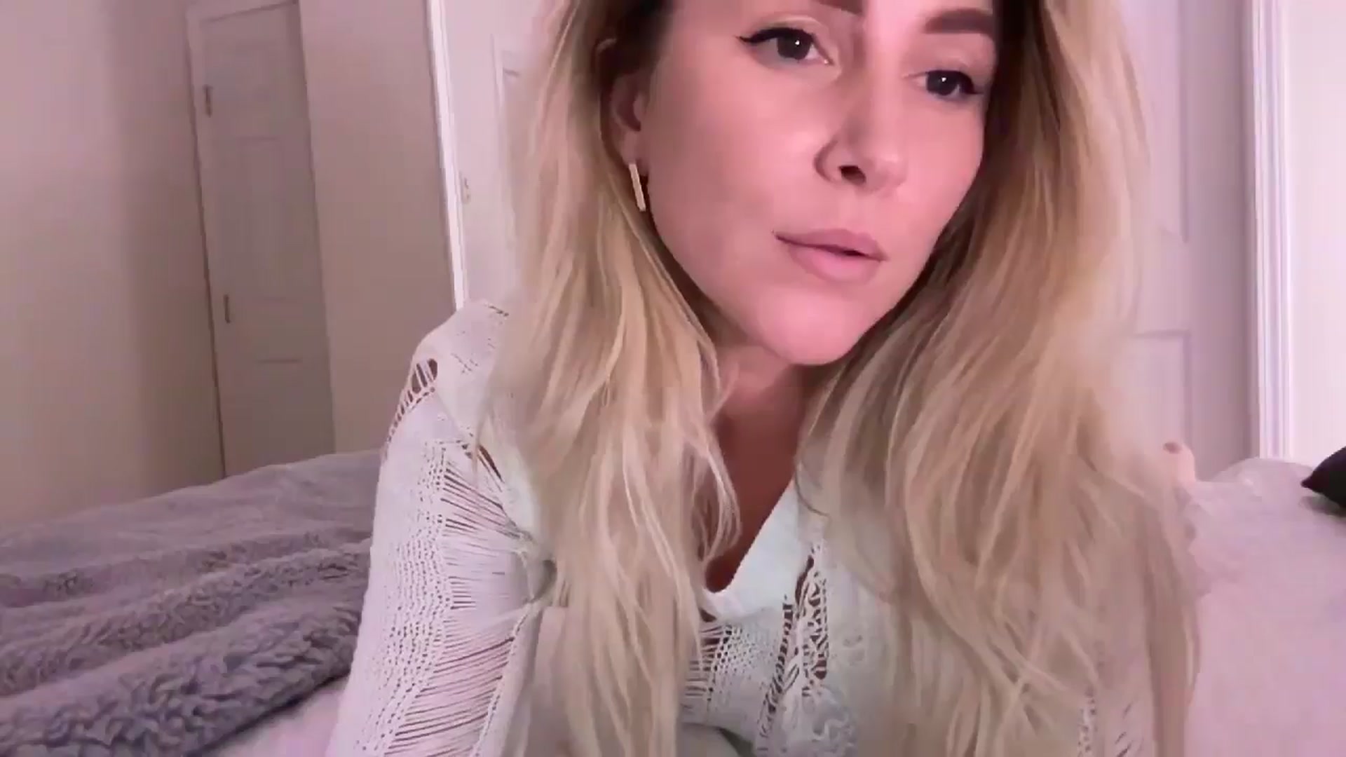 Gallery image thumbnail from DailyTease's myfreecams stream on, 10/29/2024, 01:42 image 20 of 20