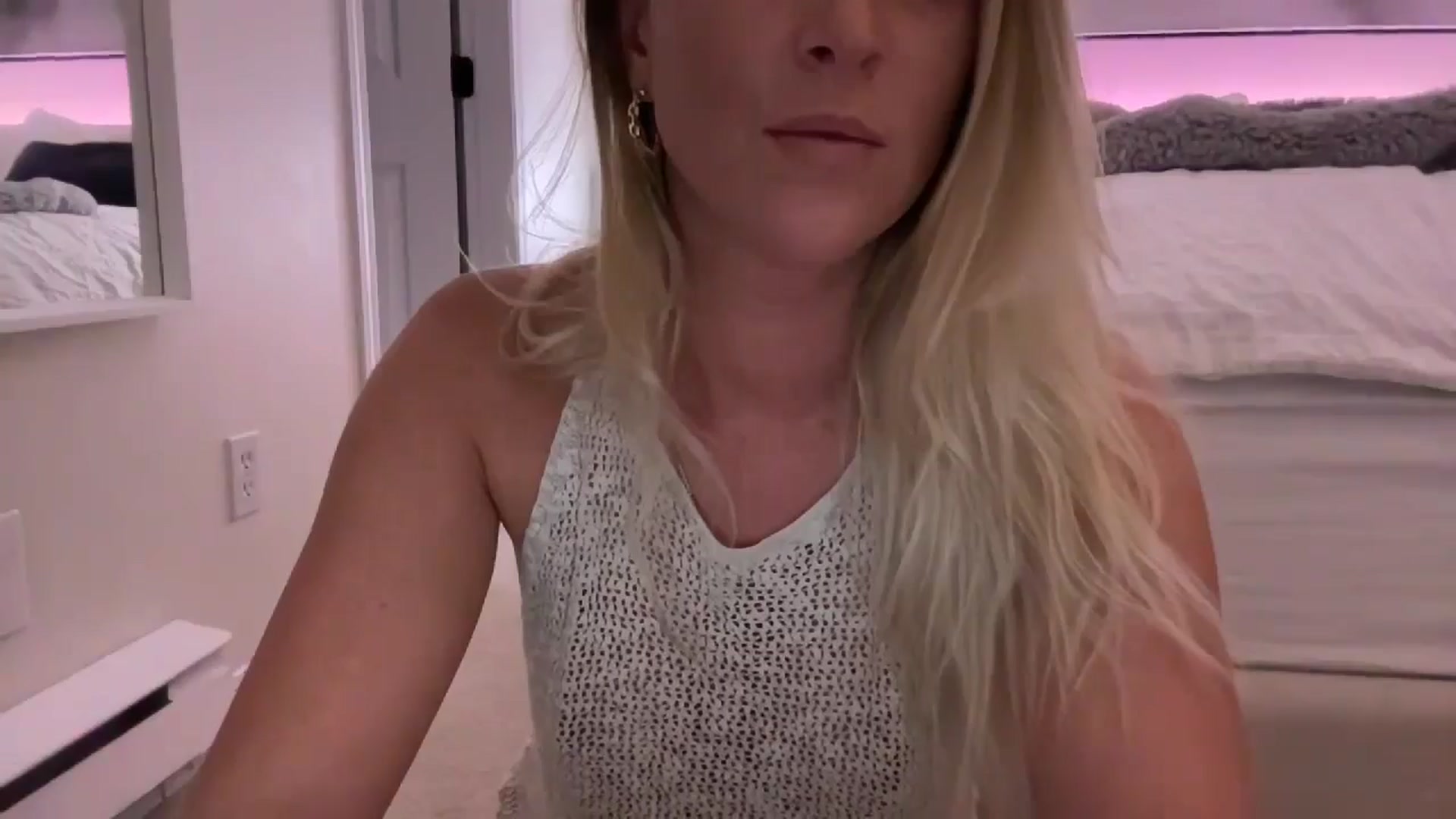 Gallery image thumbnail from DailyTease's myfreecams stream on, 11/09/2024, 01:23 image 19 of 20