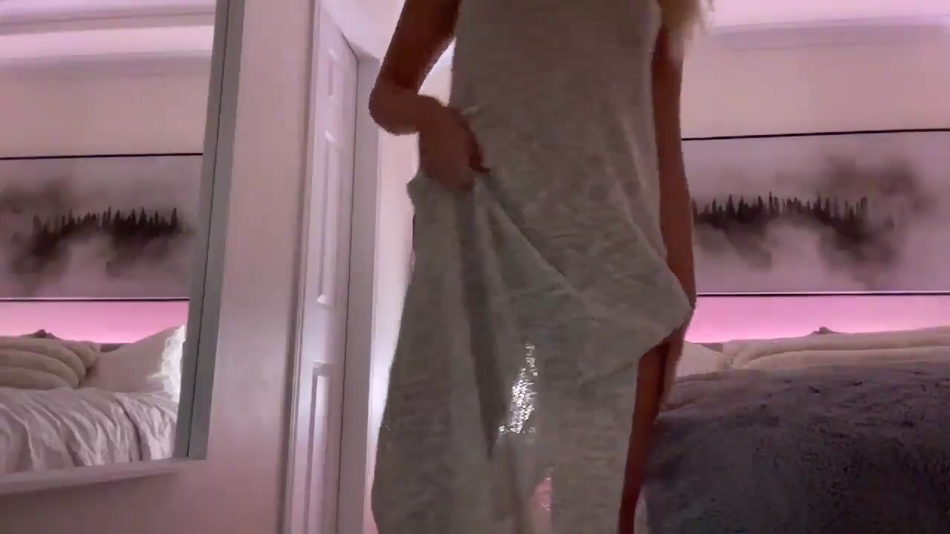 Gallery image thumbnail from DailyTease's myfreecams stream on, 11/20/2024, 04:31 image 4 of 20