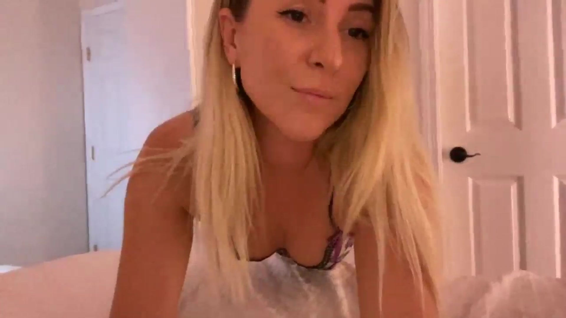 Gallery image thumbnail from DailyTease's myfreecams stream on, 12/13/2024, 03:27 image 12 of 20