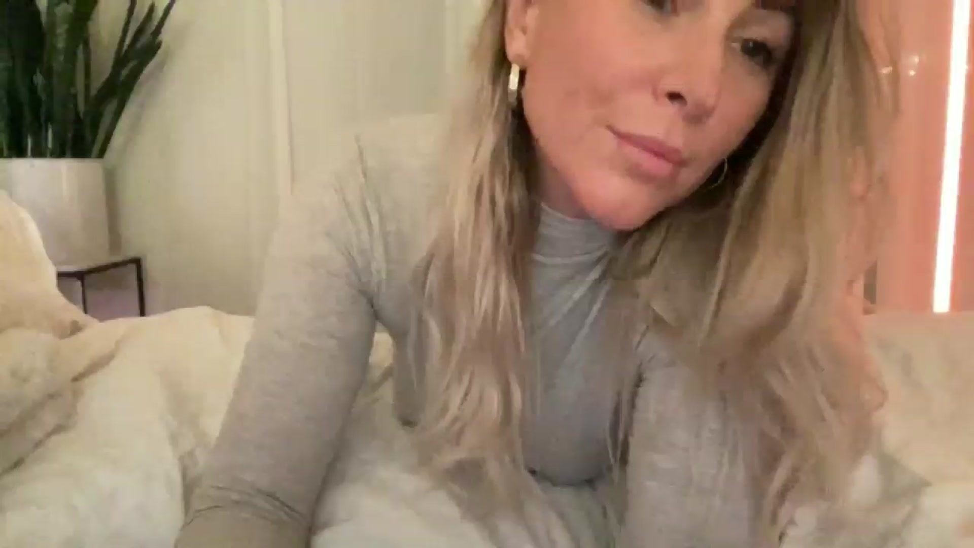 Gallery image thumbnail from DailyTease's myfreecams stream on, 12/30/2024, 05:17 image 19 of 20