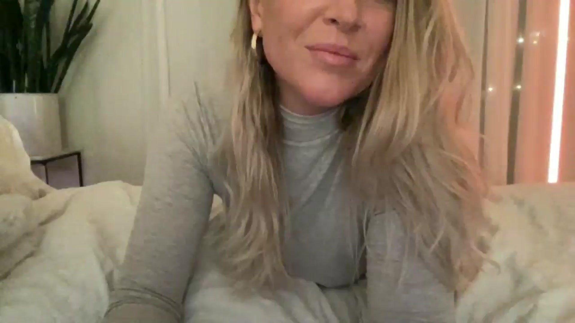 Gallery image thumbnail from DailyTease's myfreecams stream on, 12/30/2024, 05:17 image 20 of 20