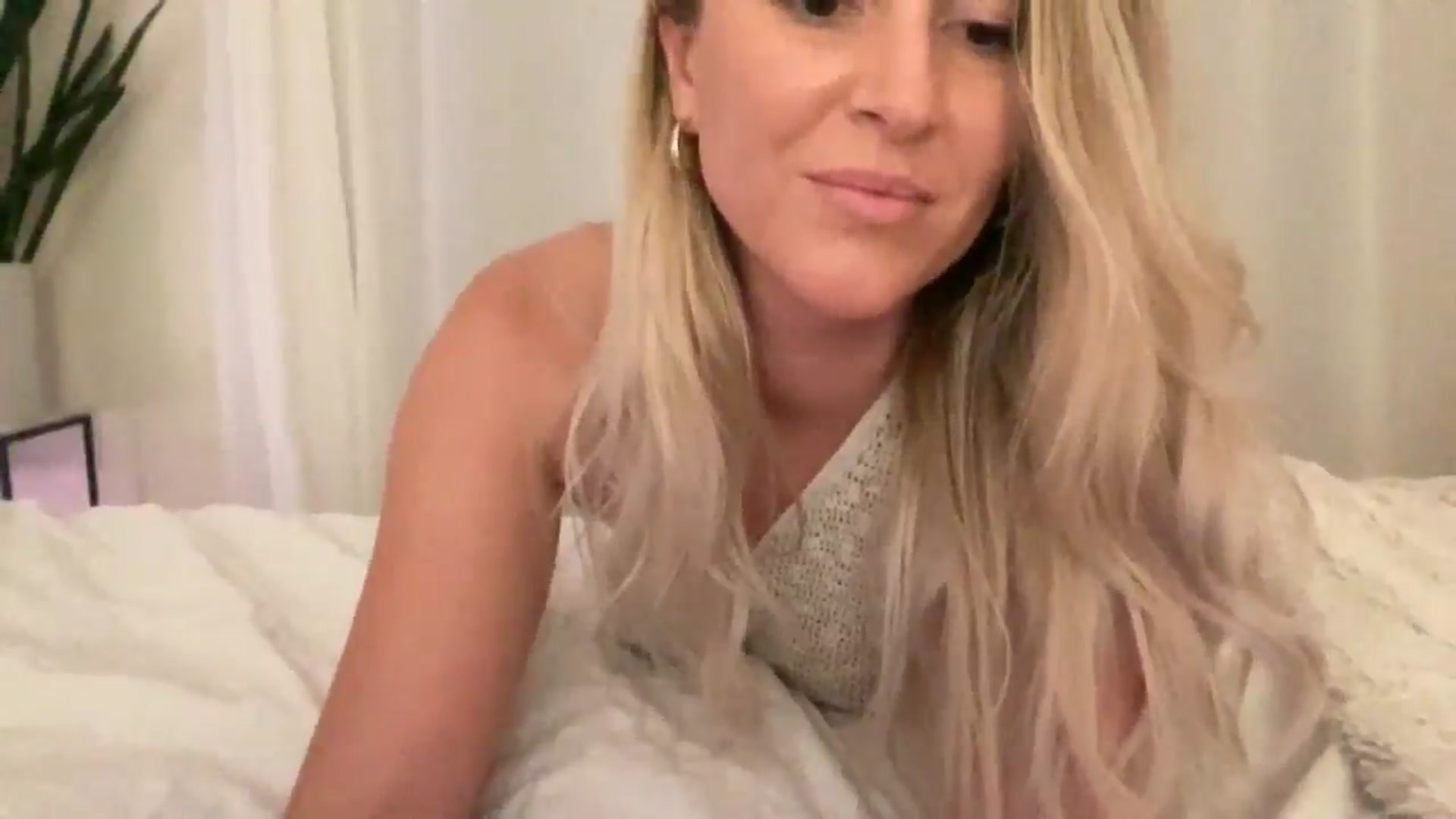 Gallery image thumbnail from DailyTease's myfreecams stream on, 01/02/2025, 04:54 image 17 of 20